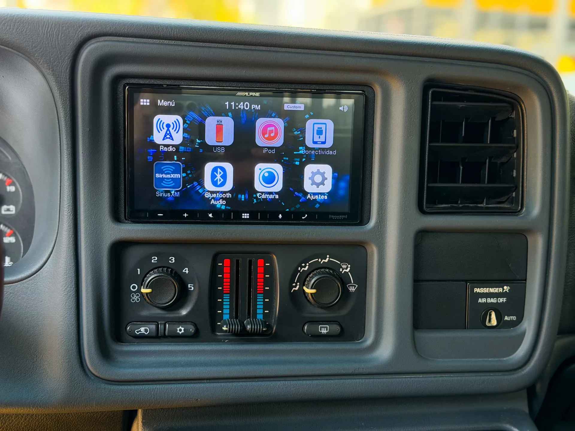 Car image 15