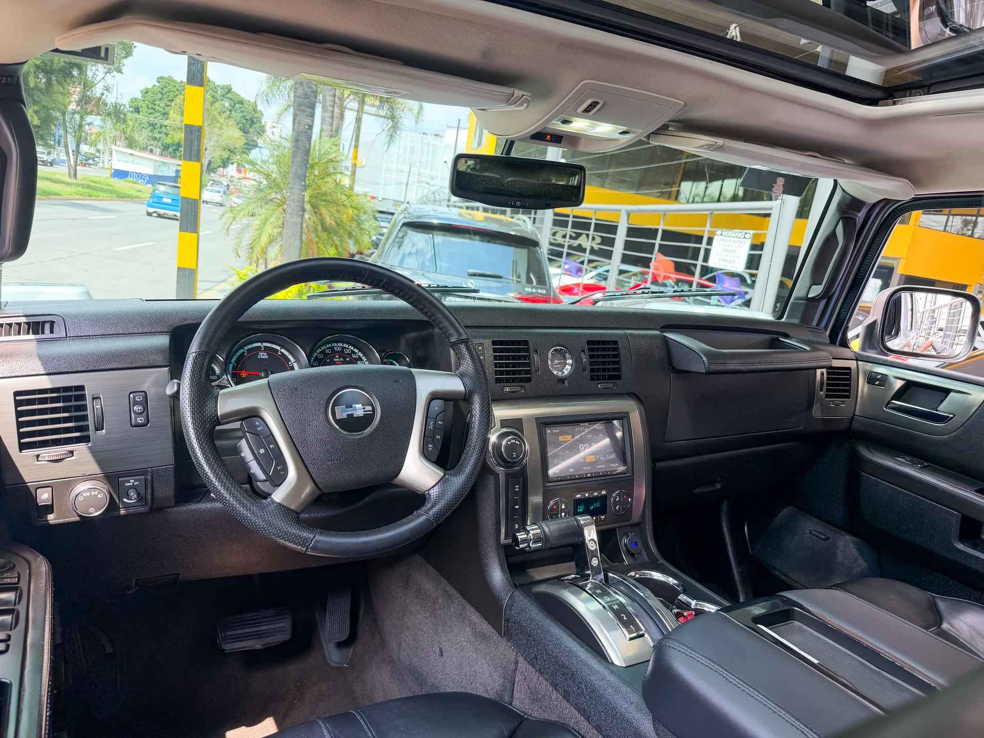 Car image 9
