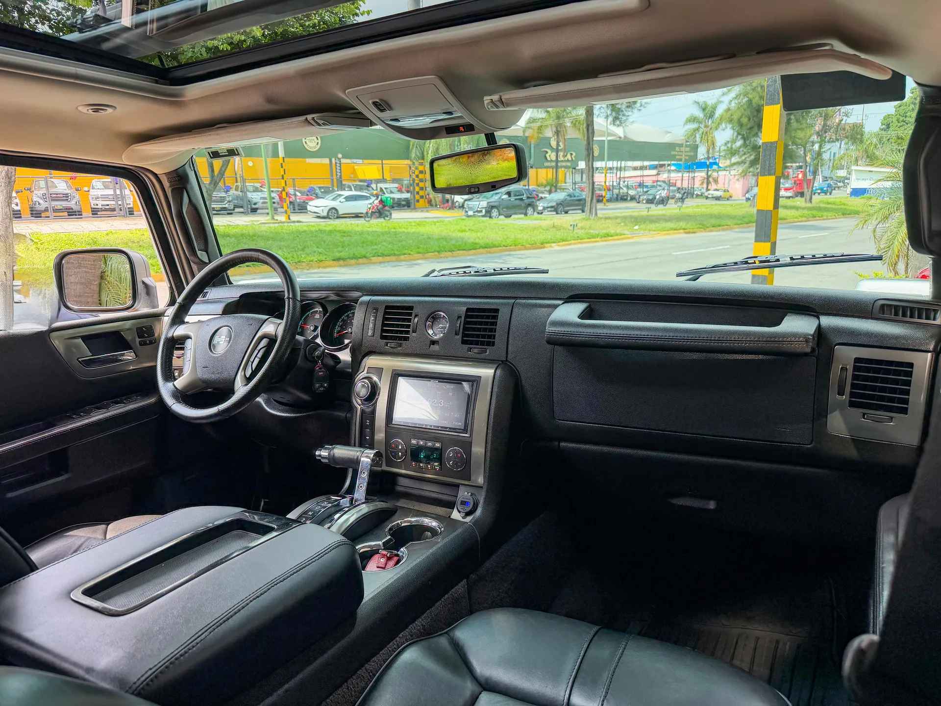 Car image 14