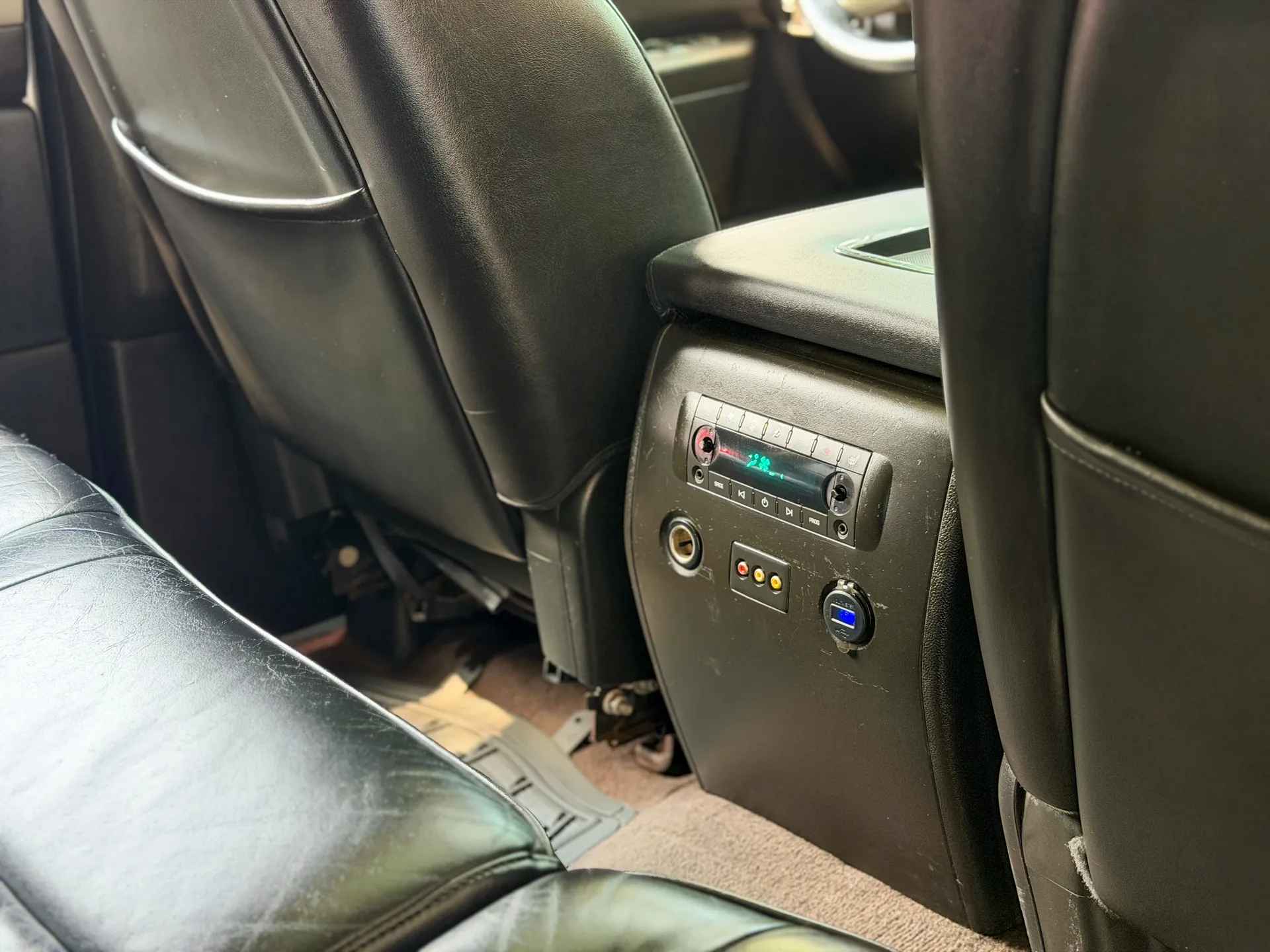 Car image 18