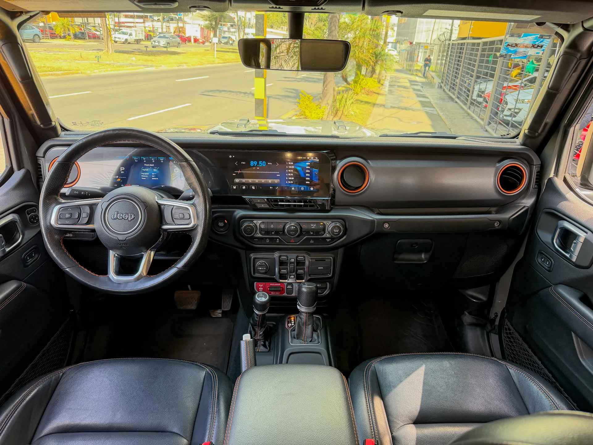 Car image 14