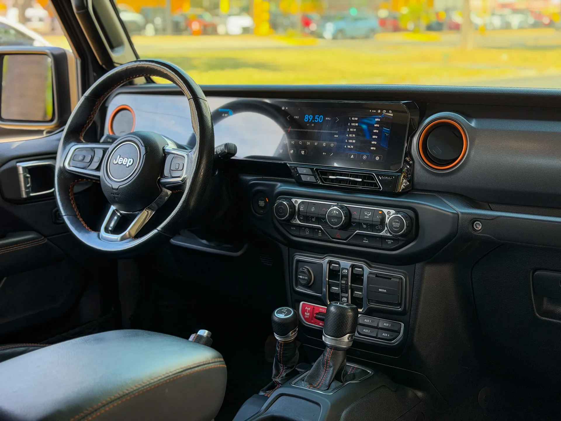 Car image 16