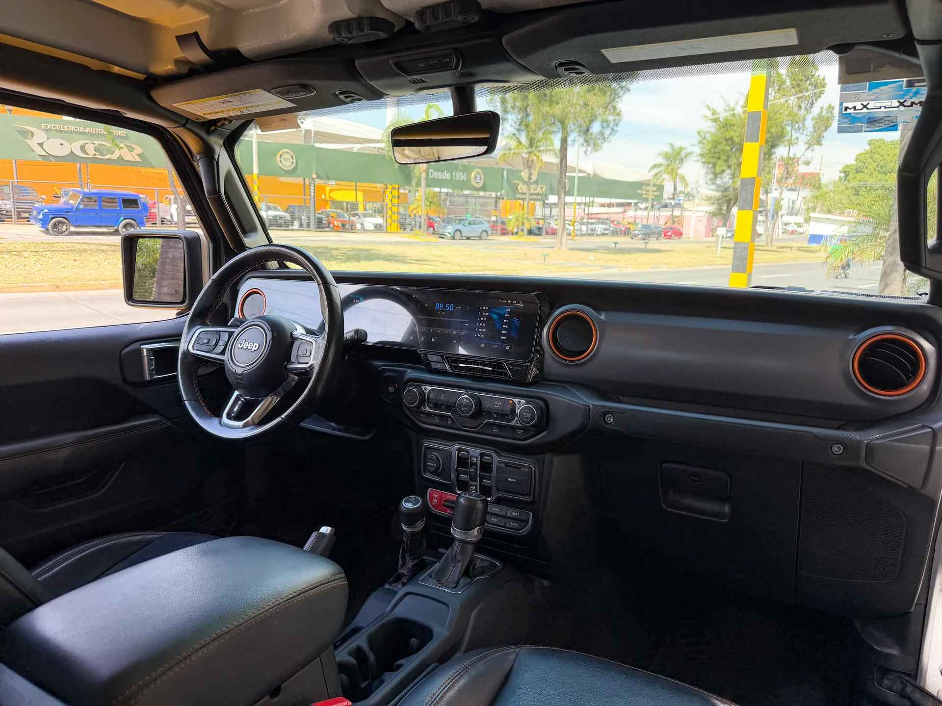 Car image 19