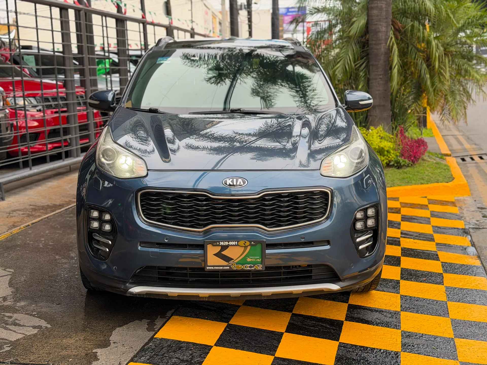 Car image 3