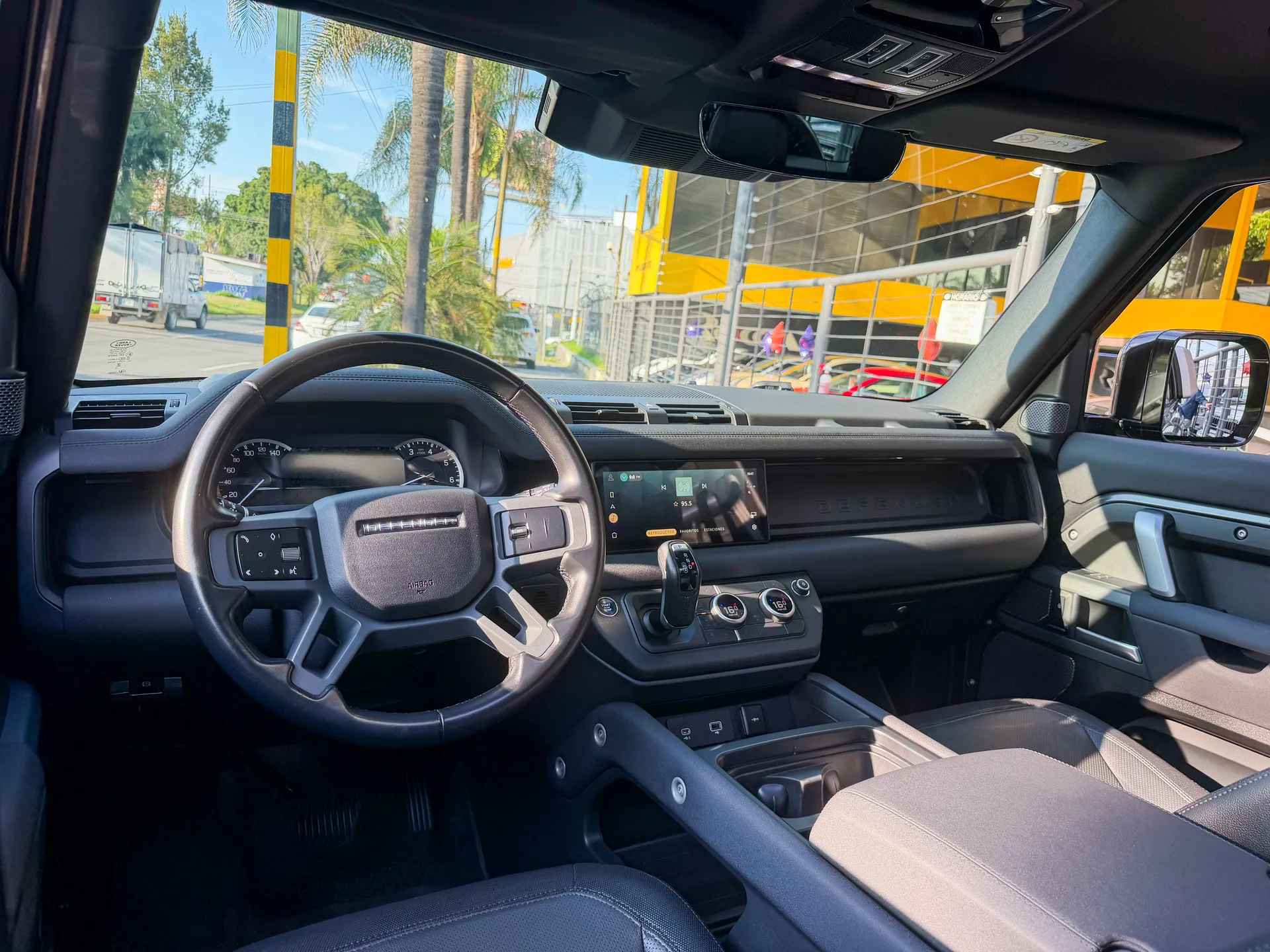 Car image 10