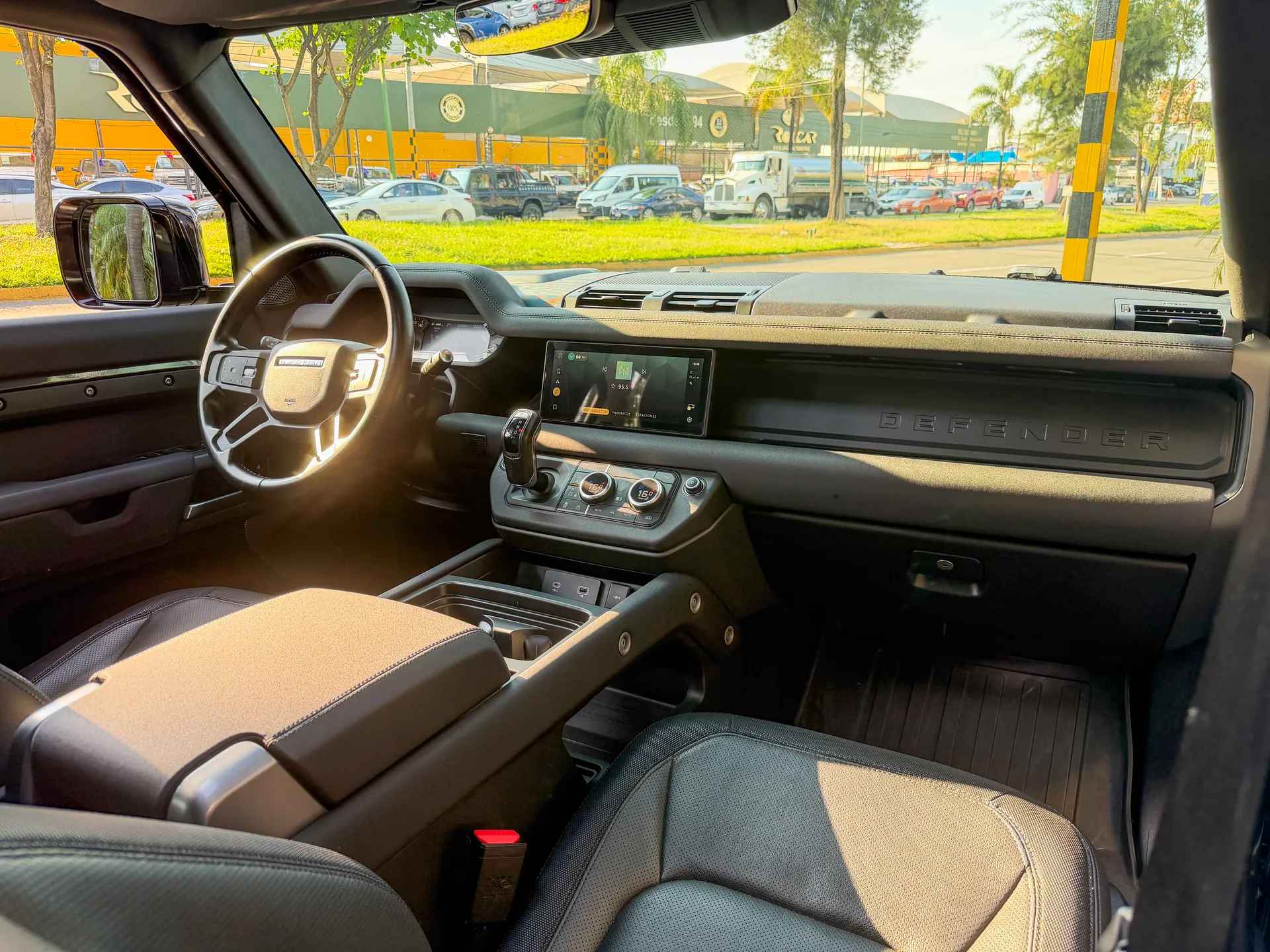 Car image 15