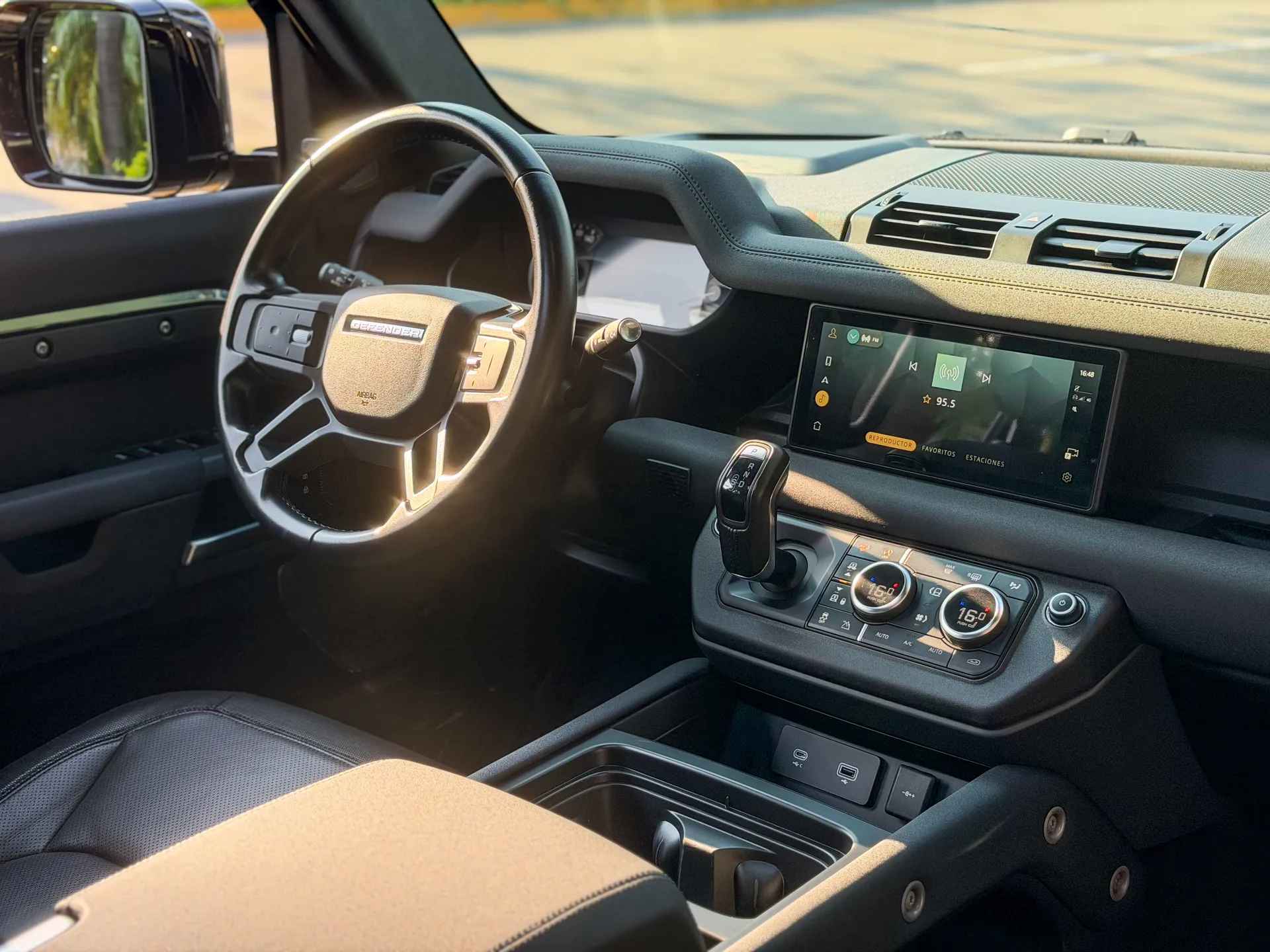 Car image 16