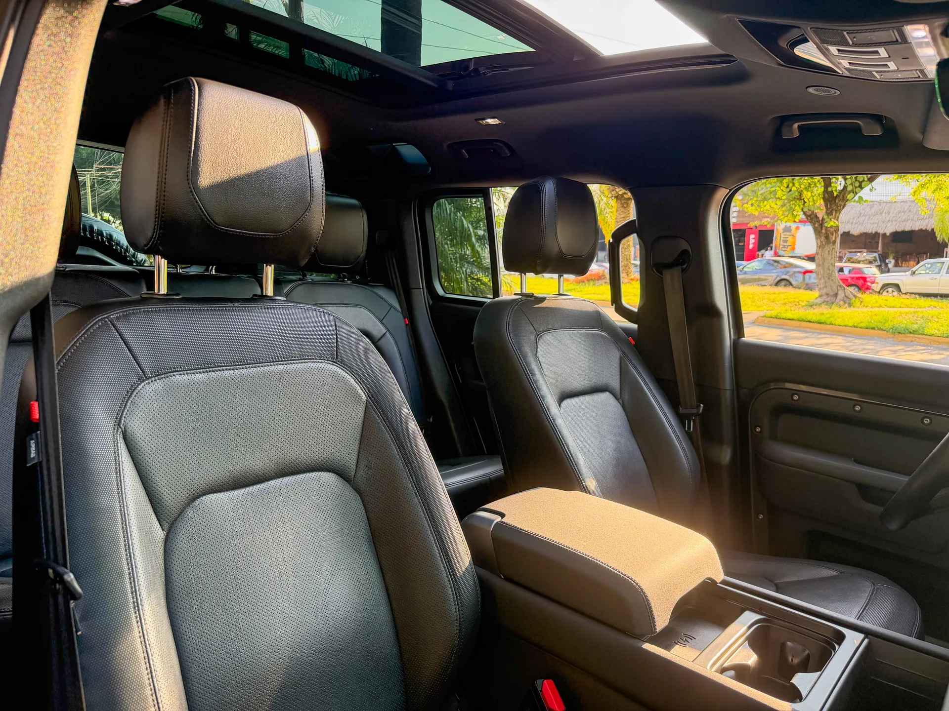 Car image 17