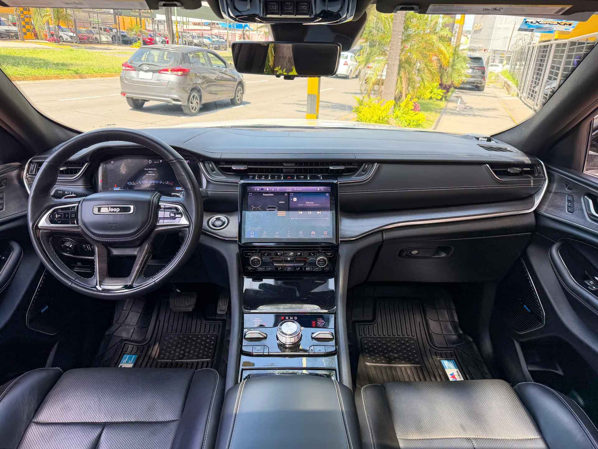 Car image 11