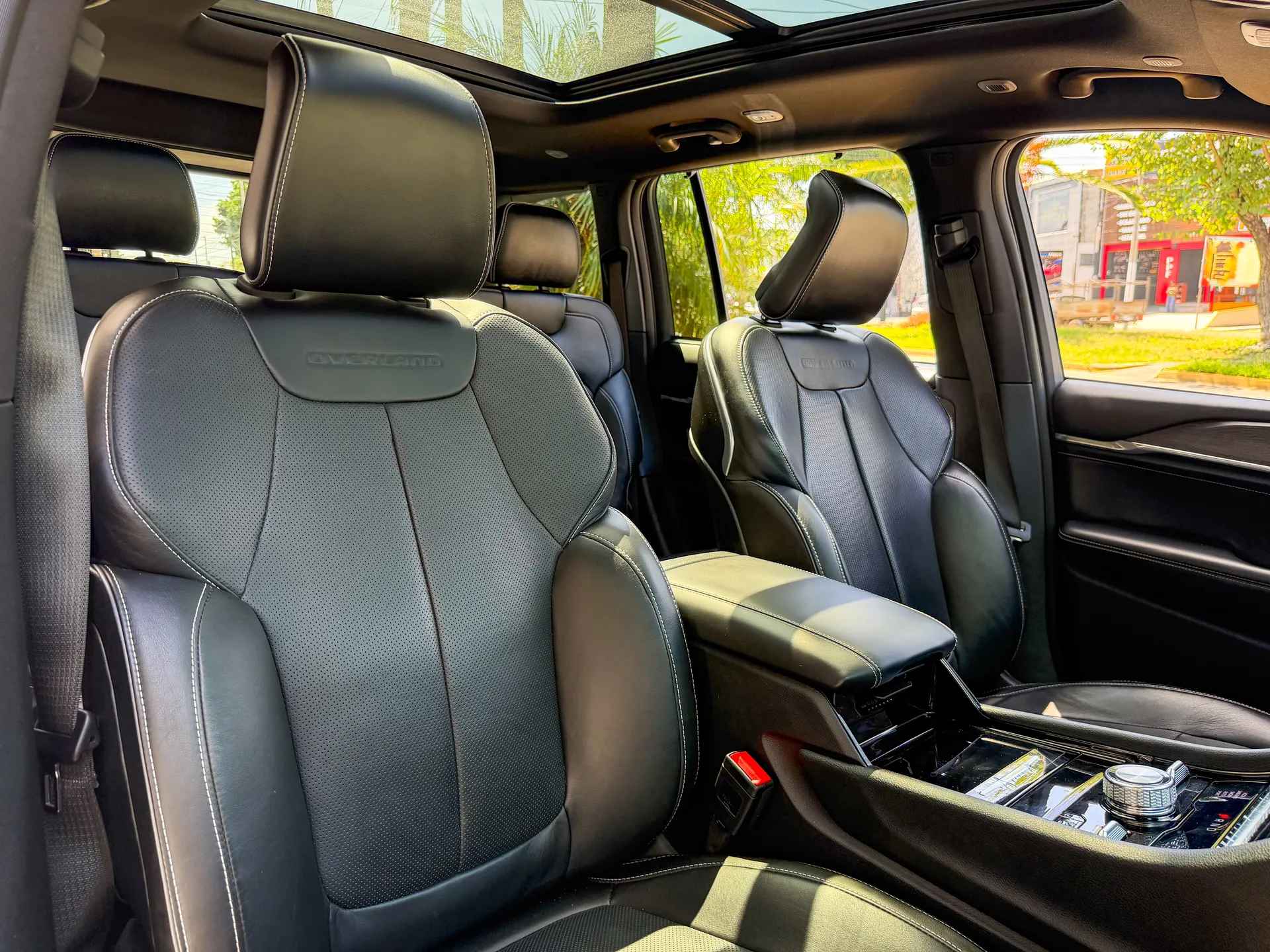 Car image 15