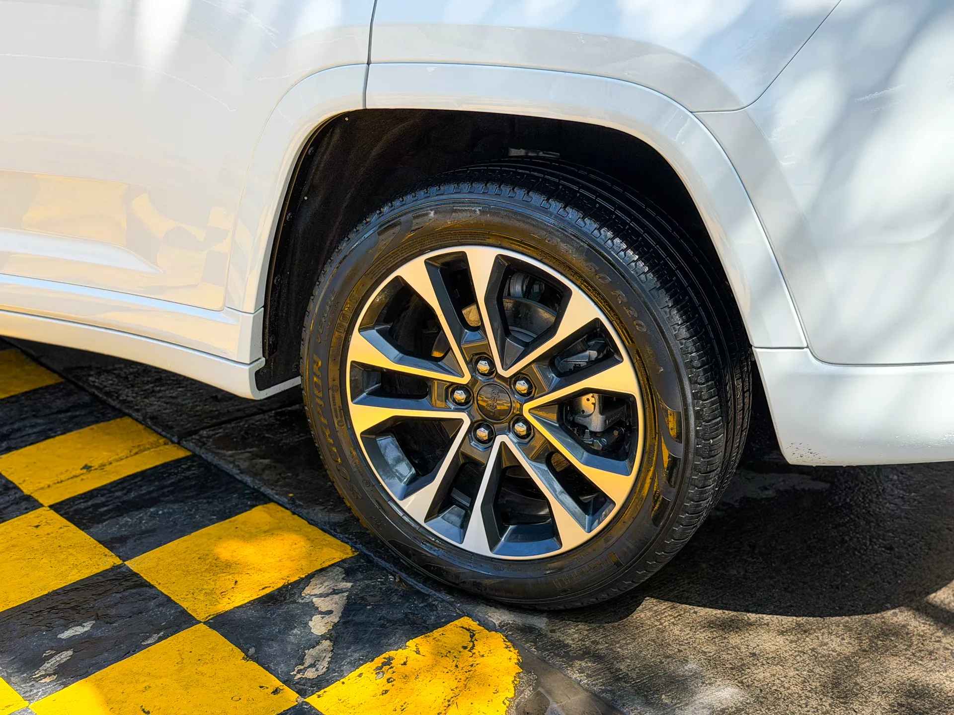 Car image 7