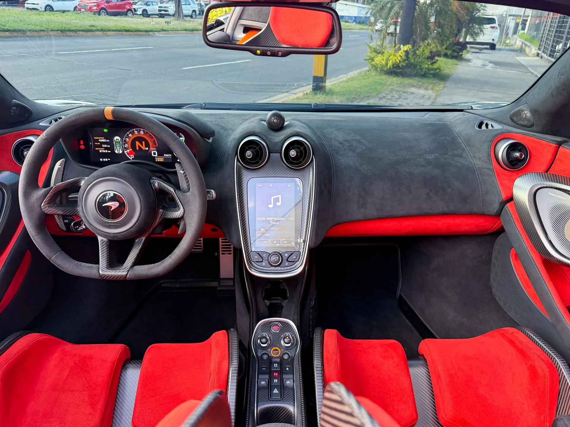 Car image 19