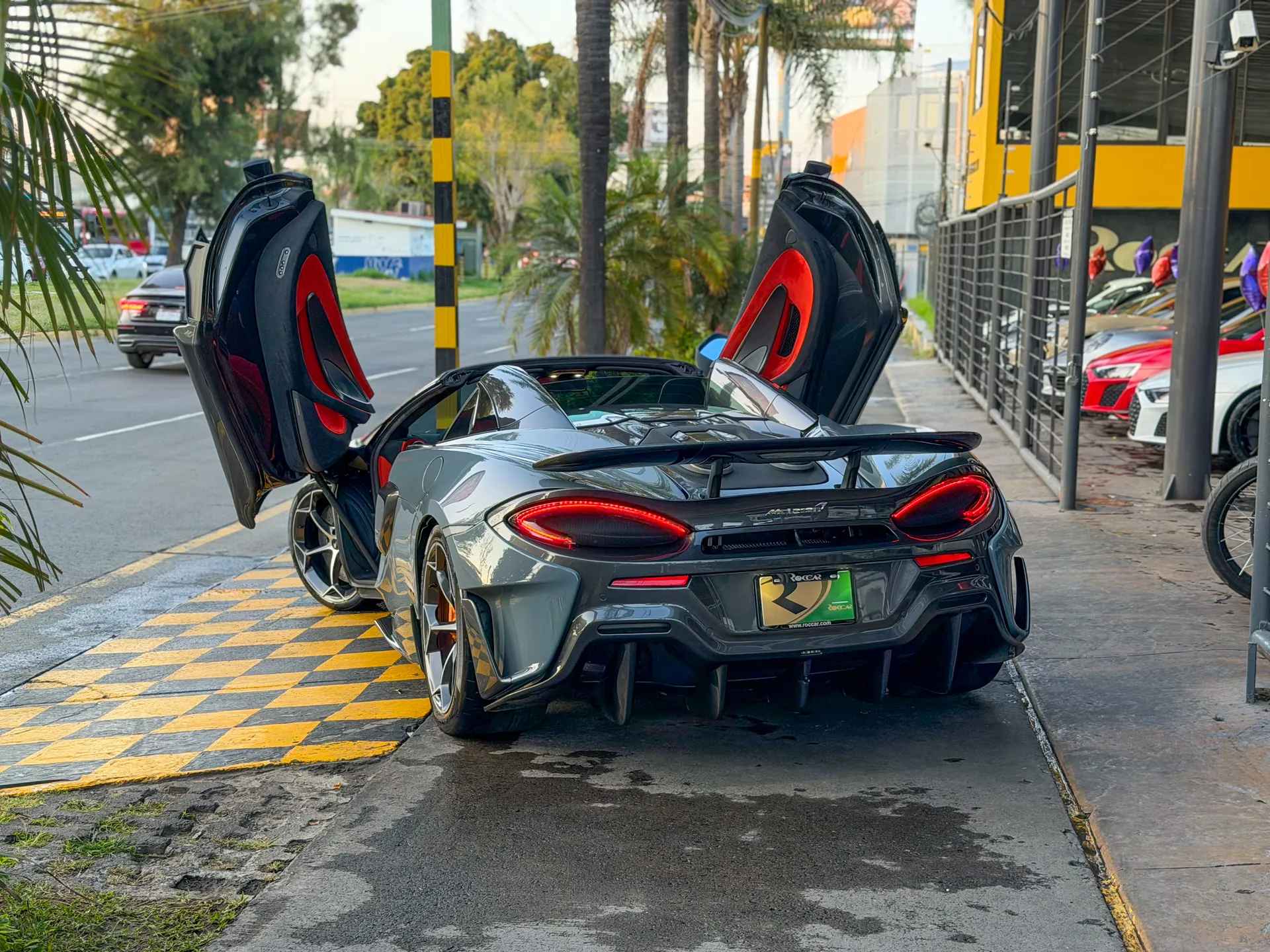 Car image 13