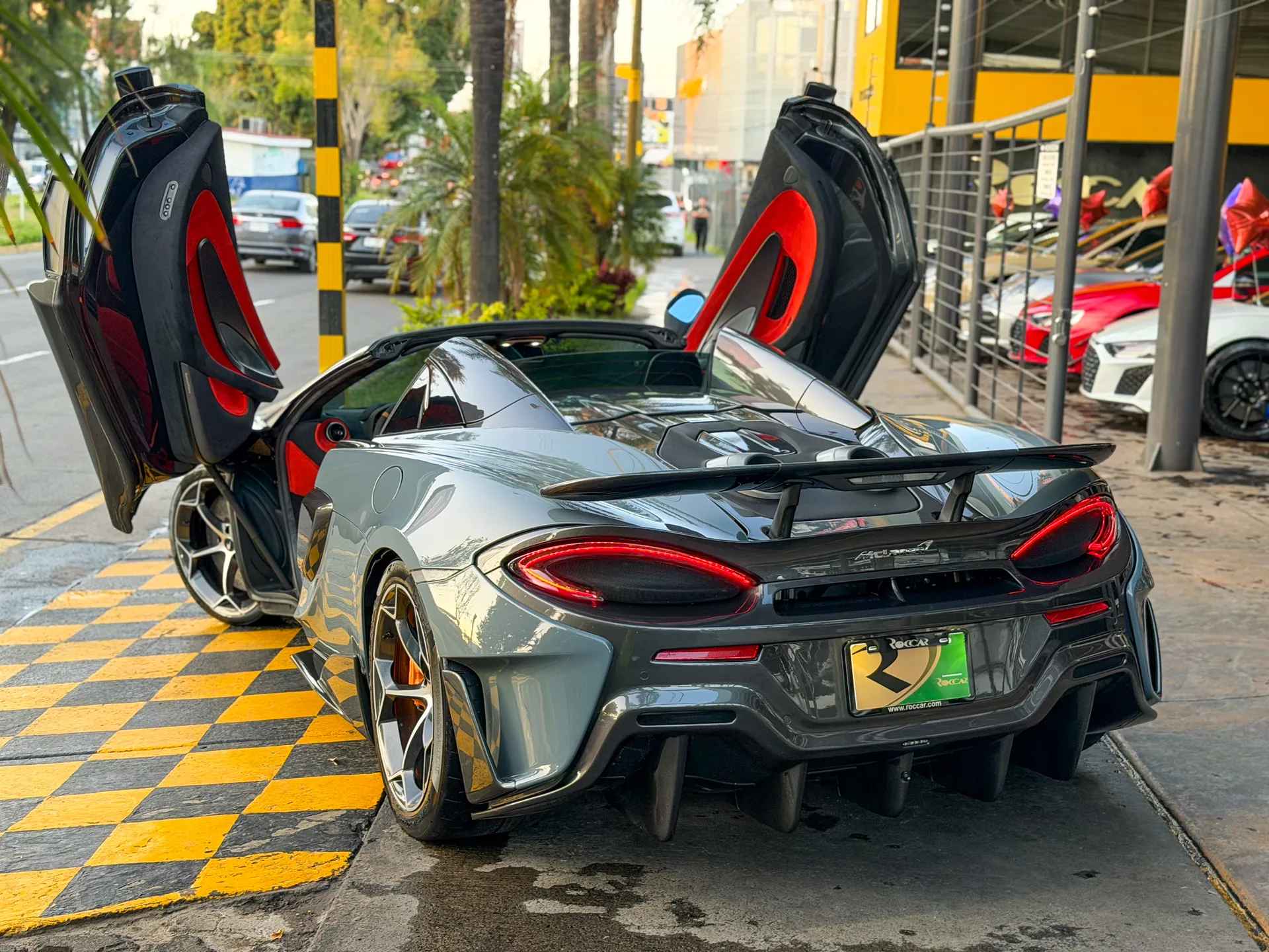 Car image 12