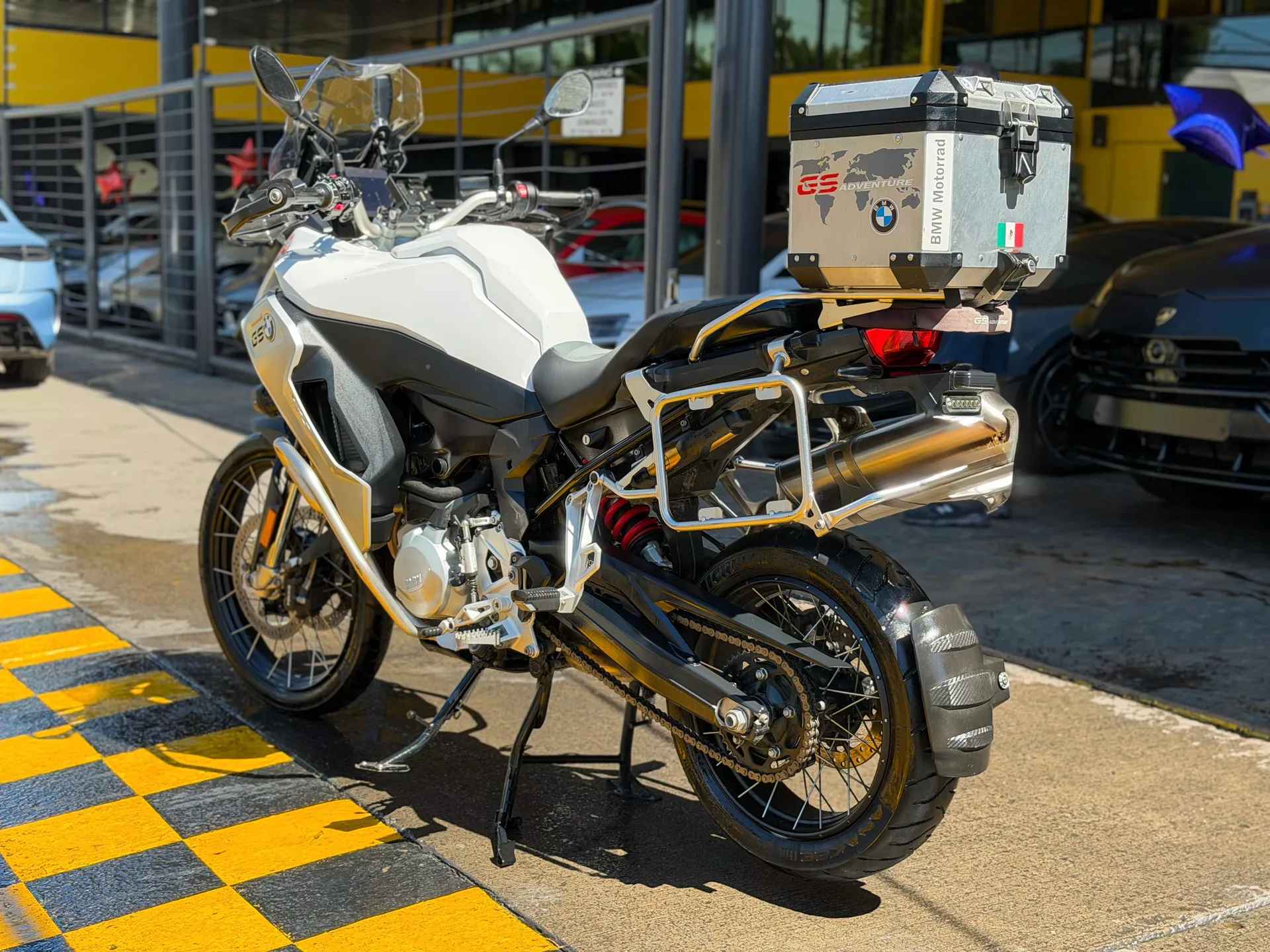 Car image 10