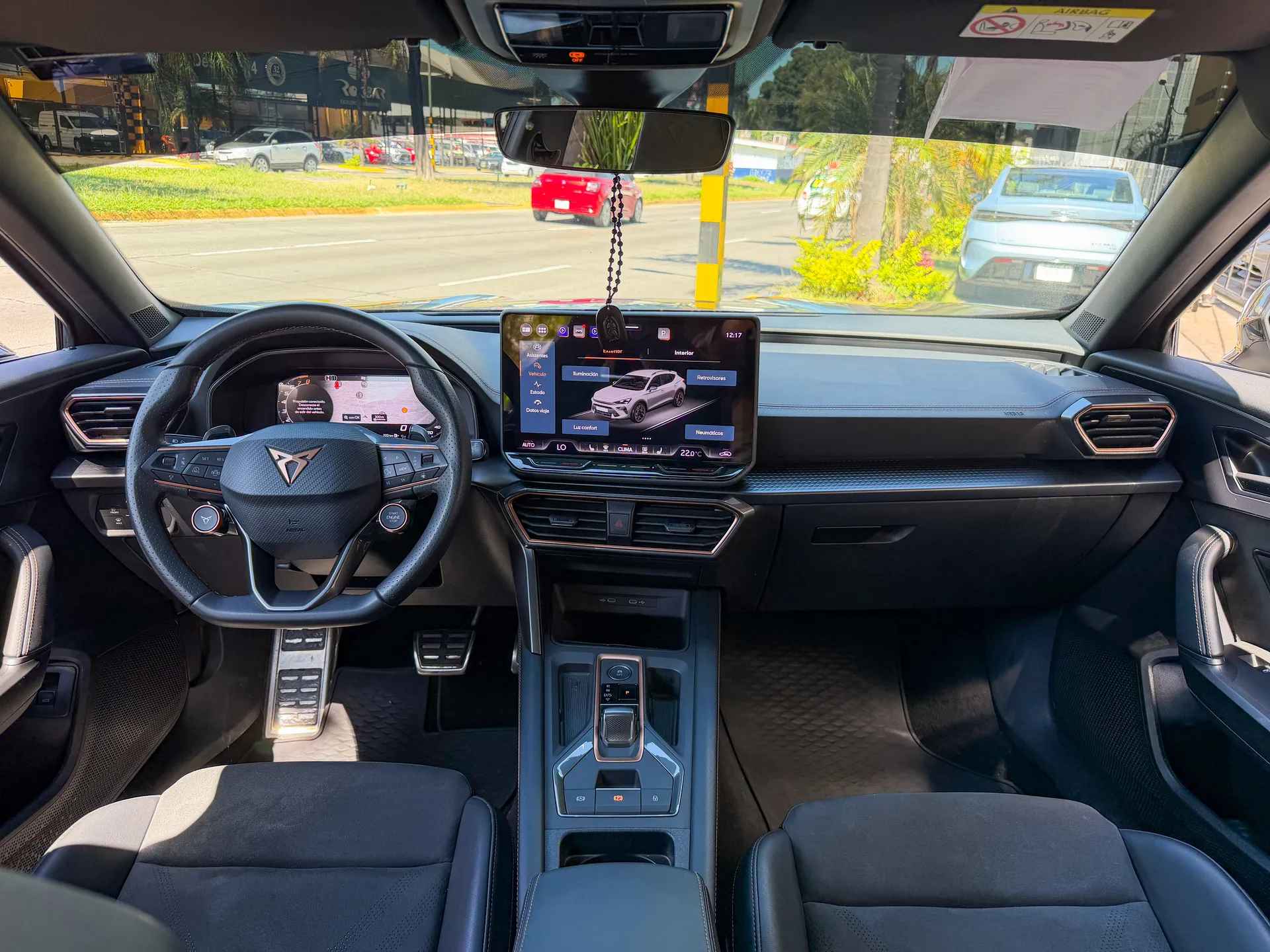 Car image 12