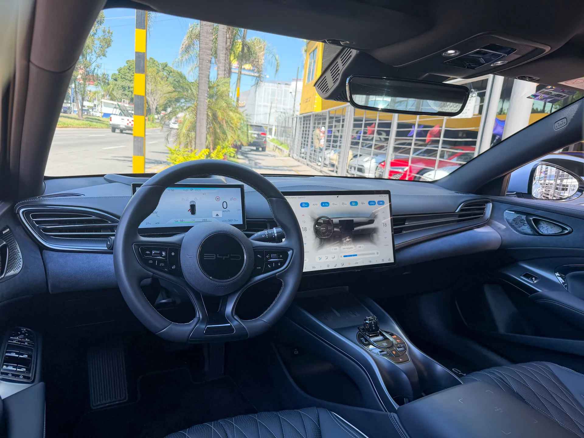 Car image 9