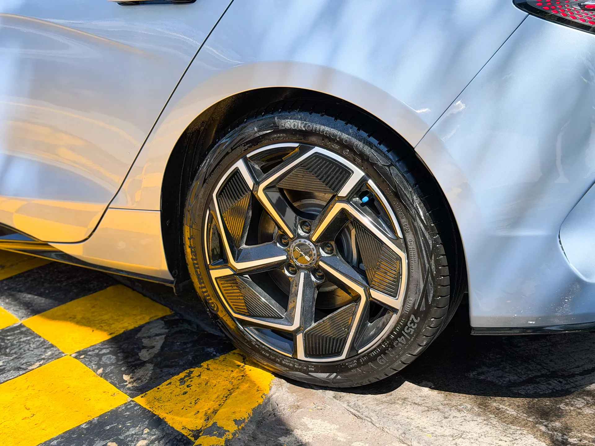 Car image 7
