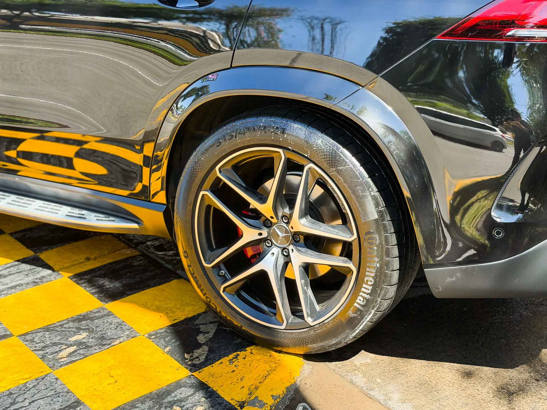 Car image 7