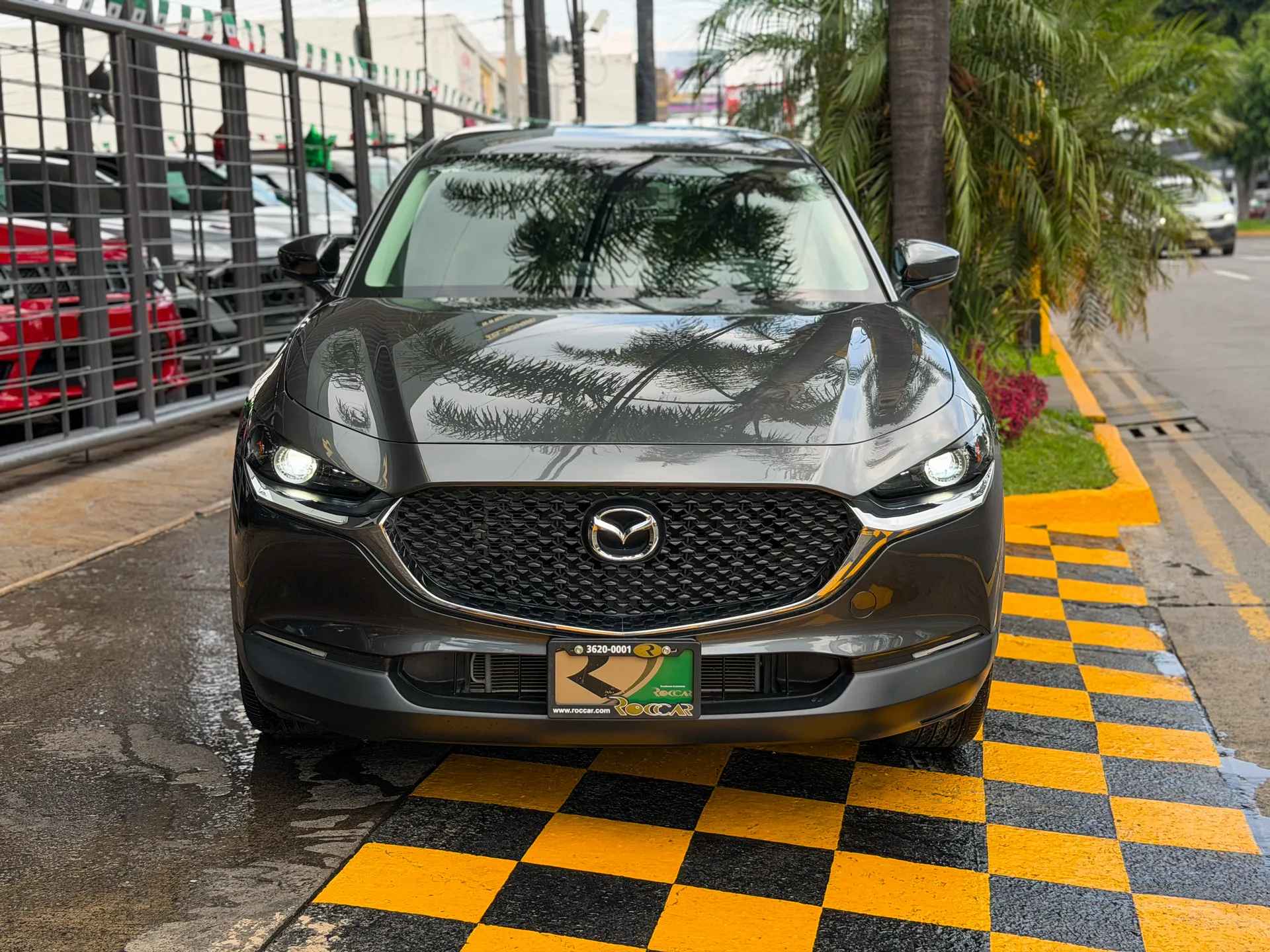 Car image 3