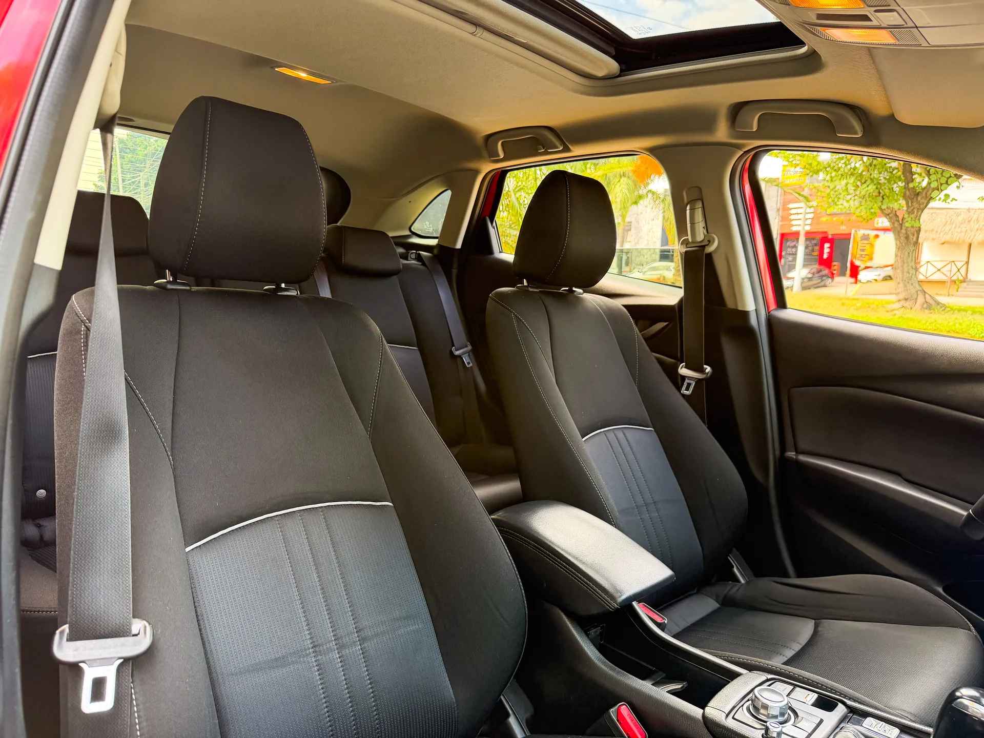 Car image 16