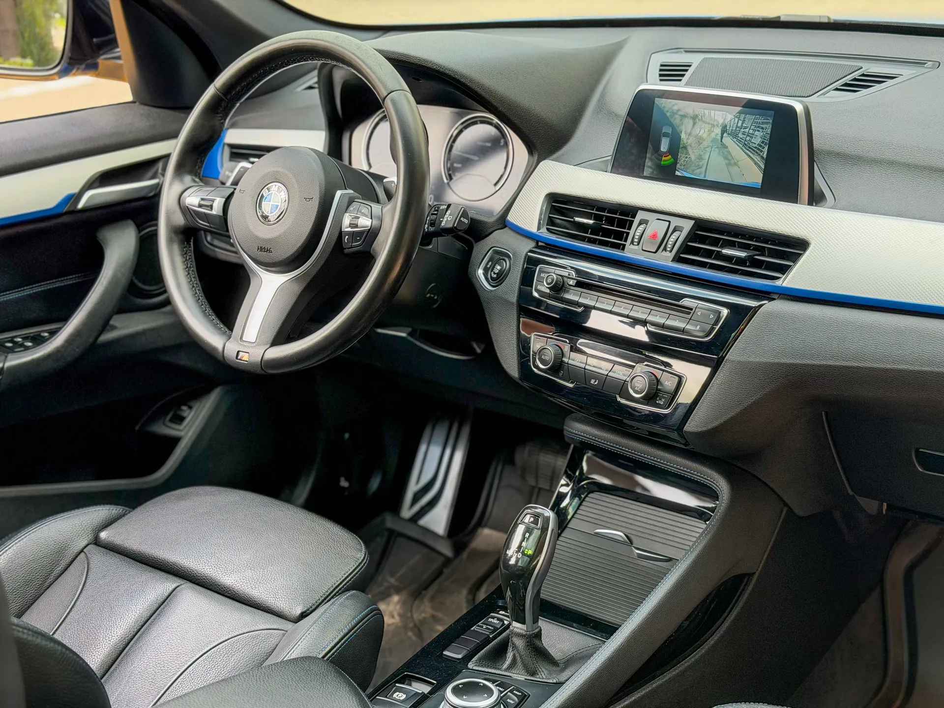 Car image 15