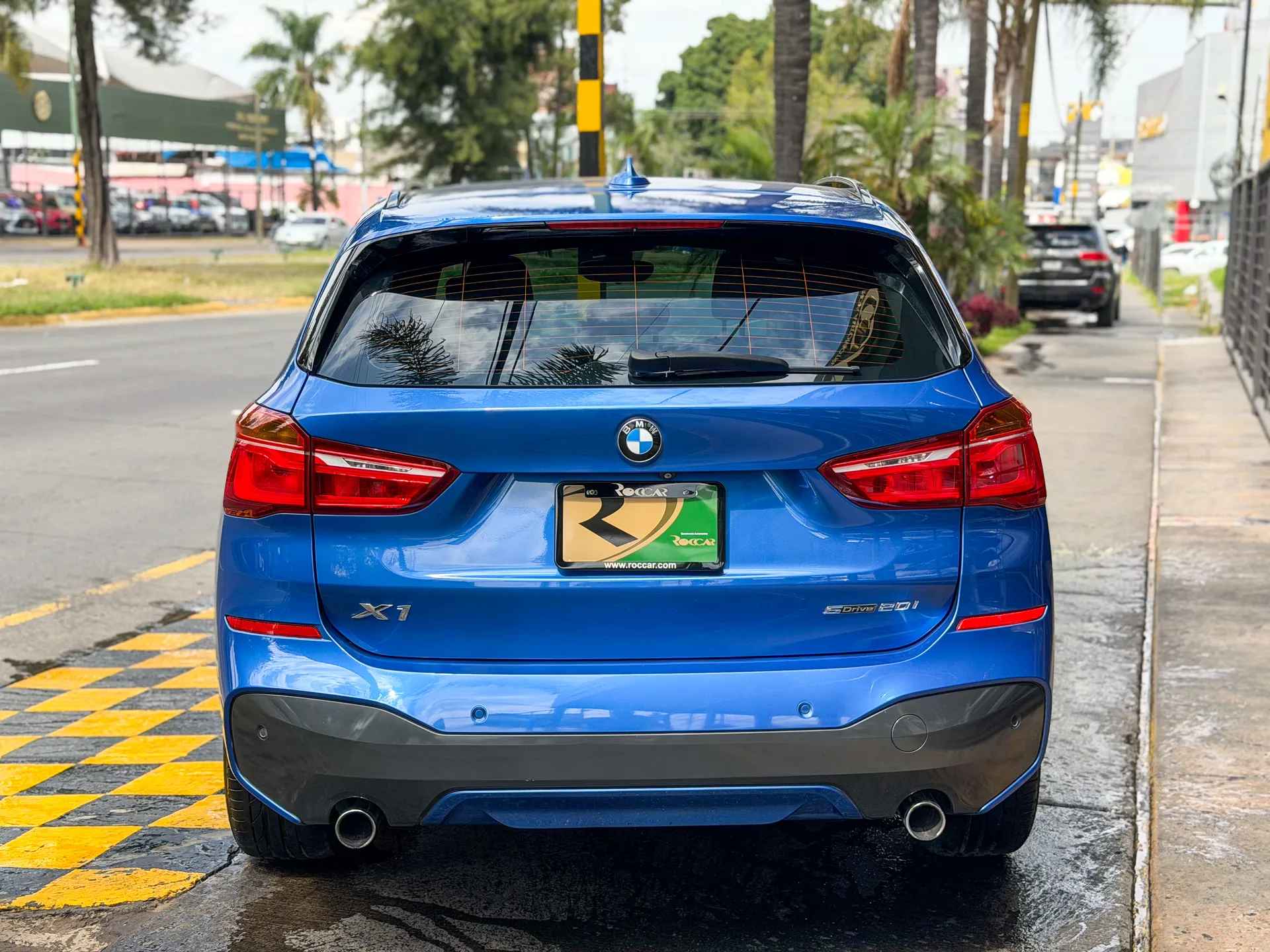 Car image 8