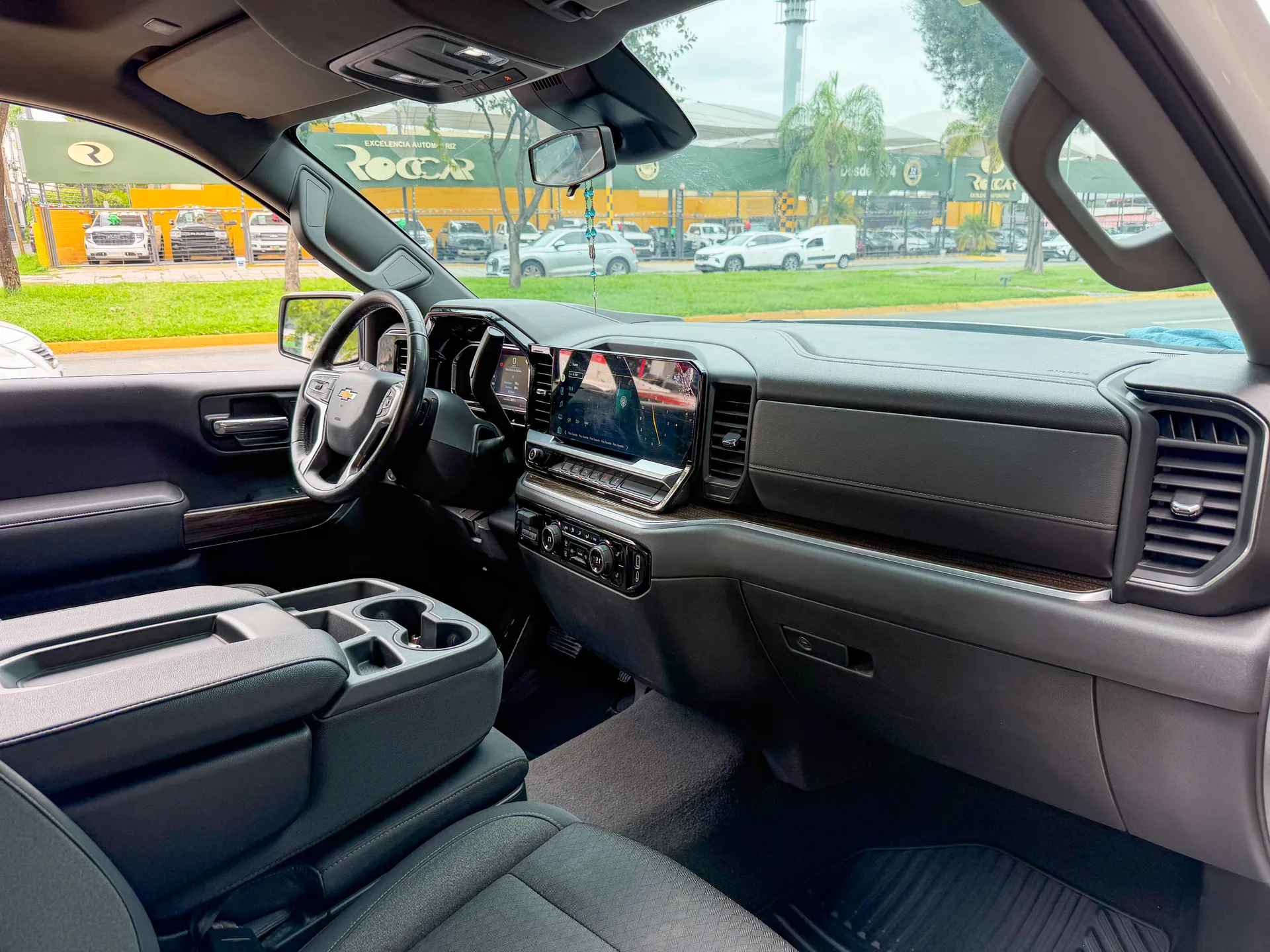 Car image 10