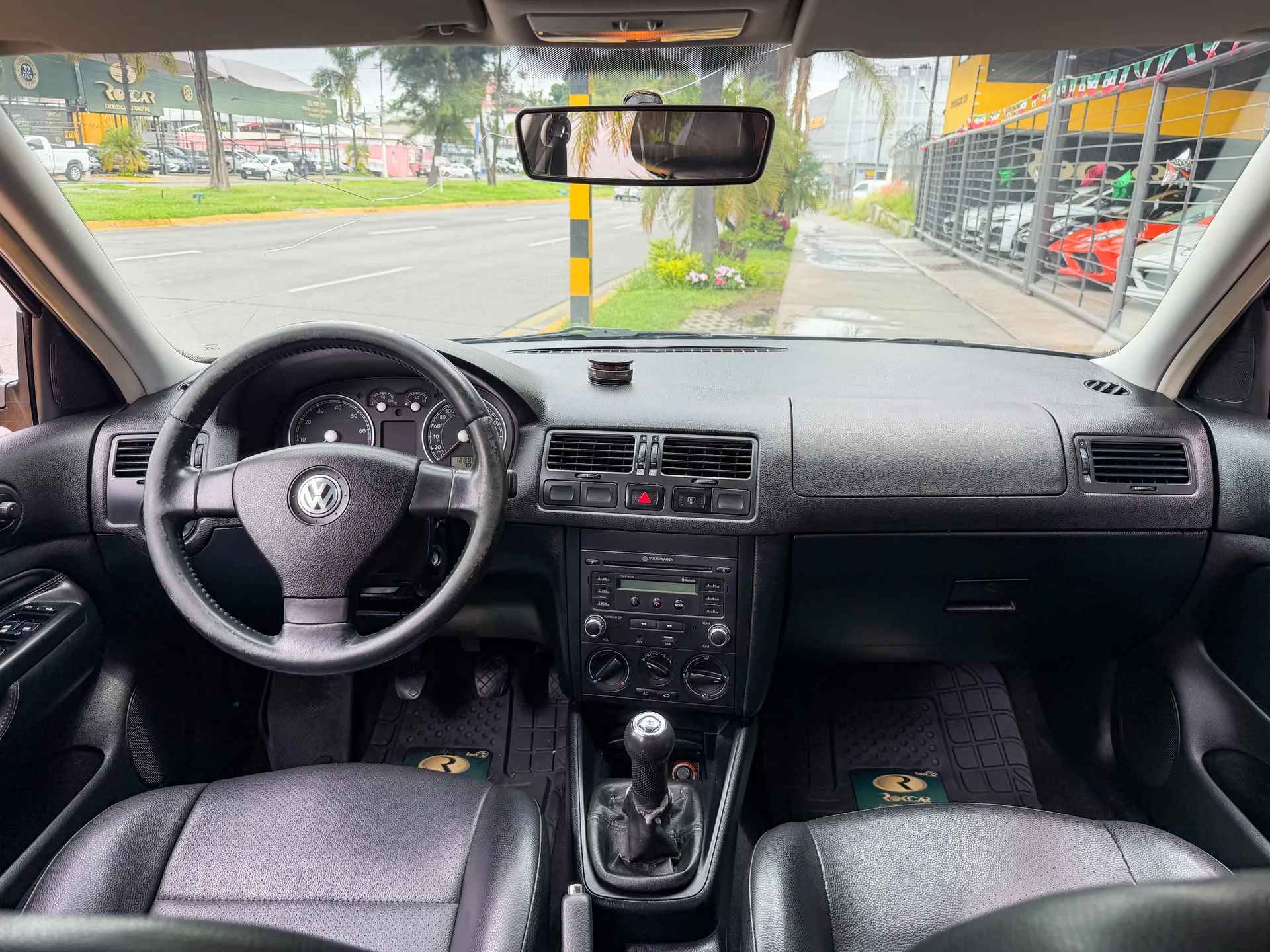 Car image 10