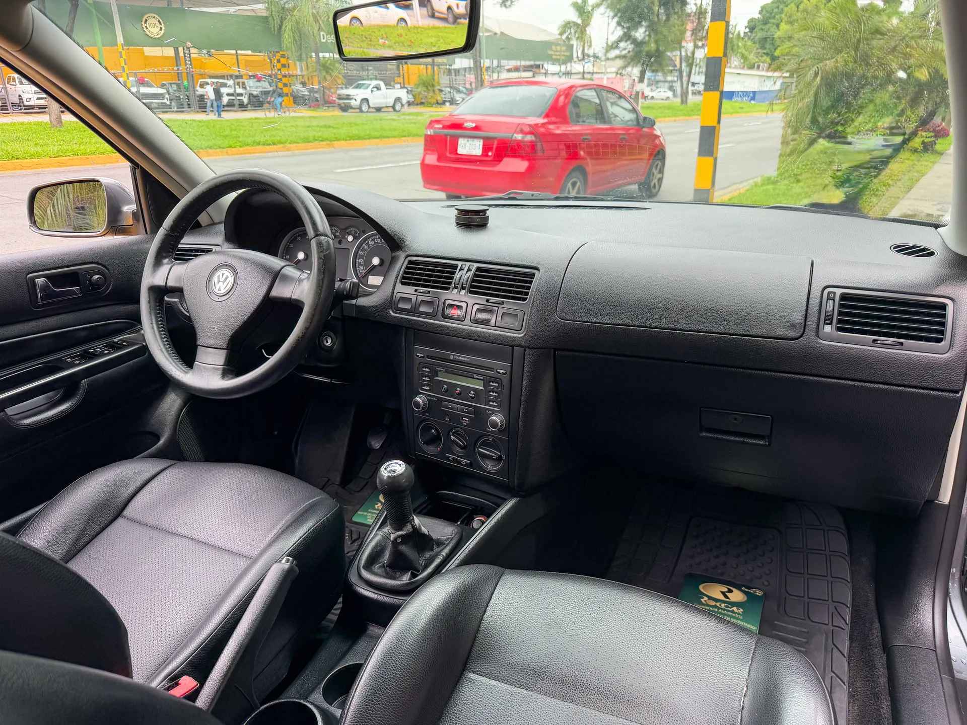 Car image 13