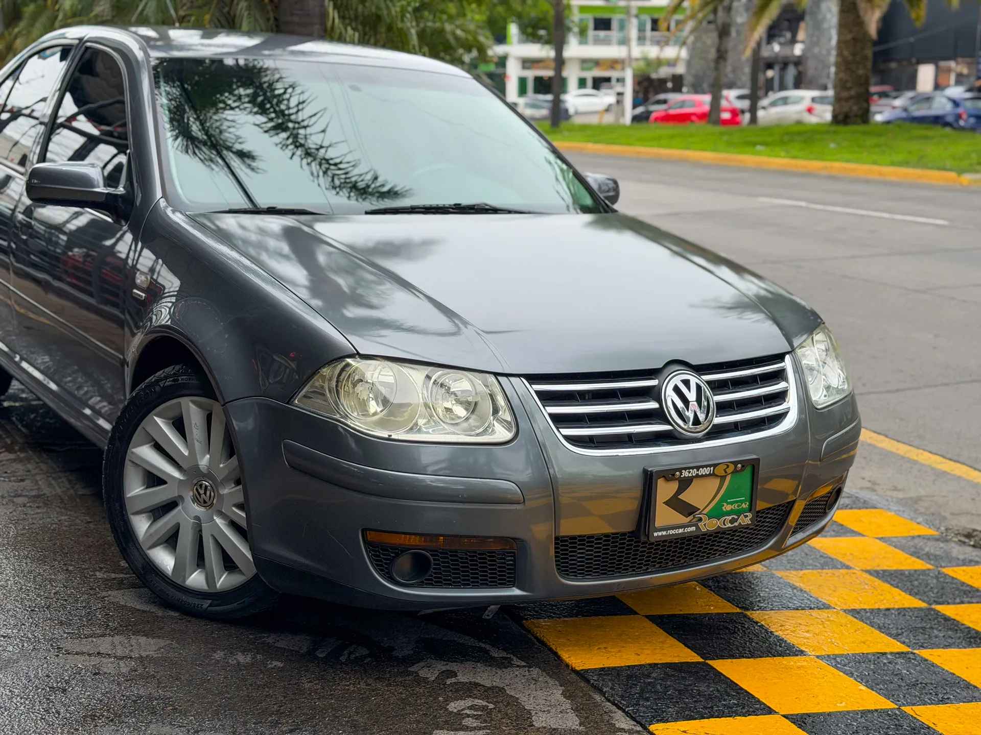 Car image 4
