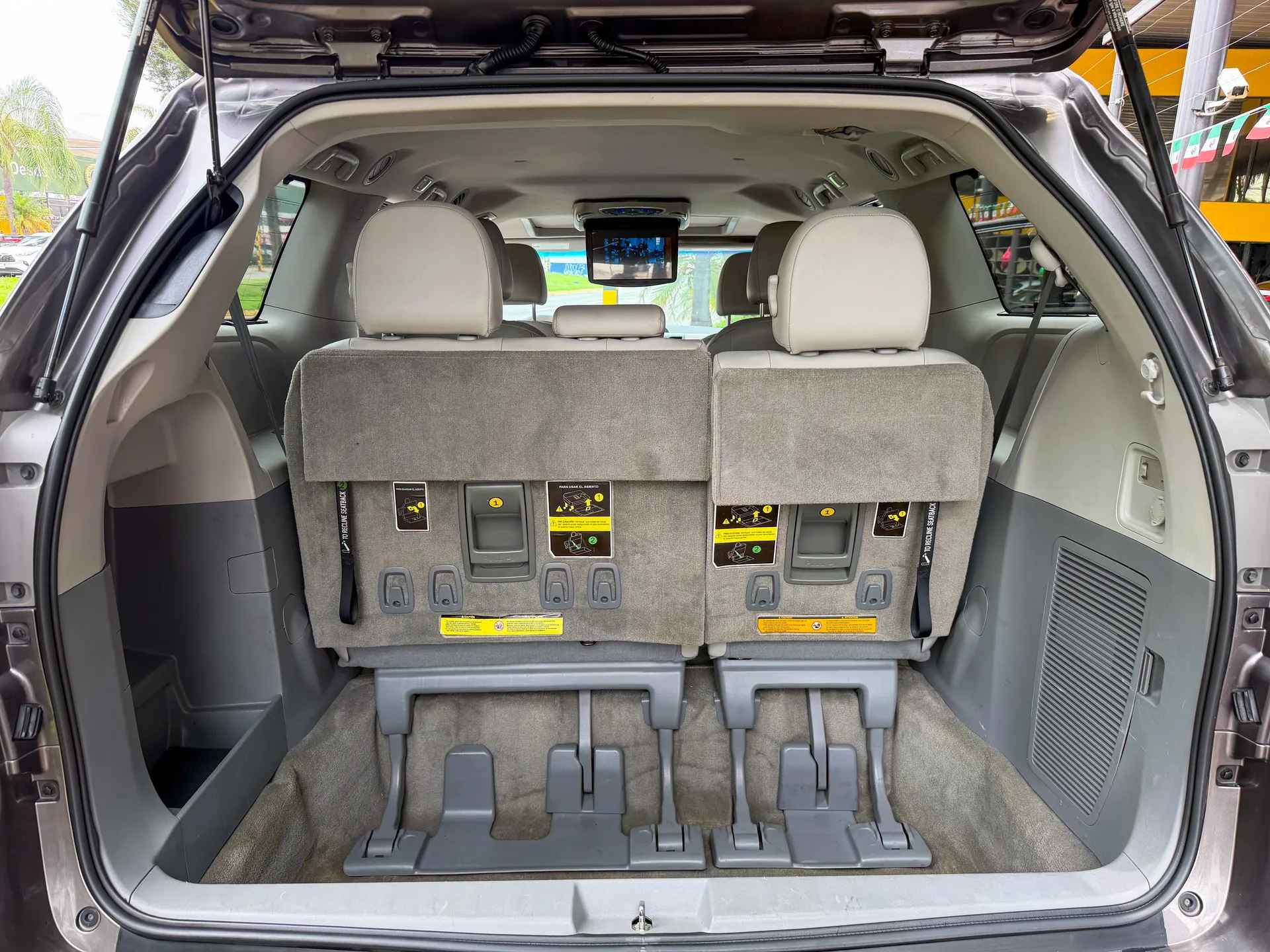 Car image 23