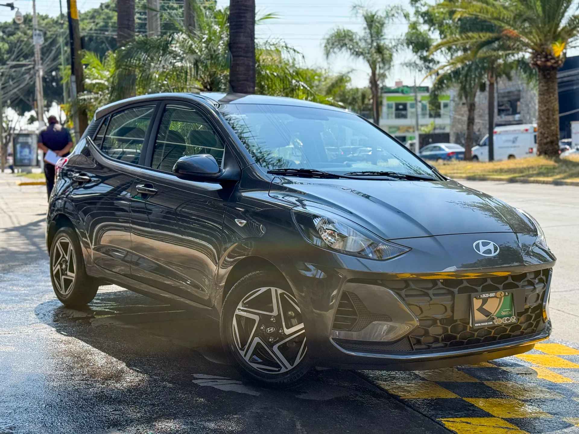 Car image 4