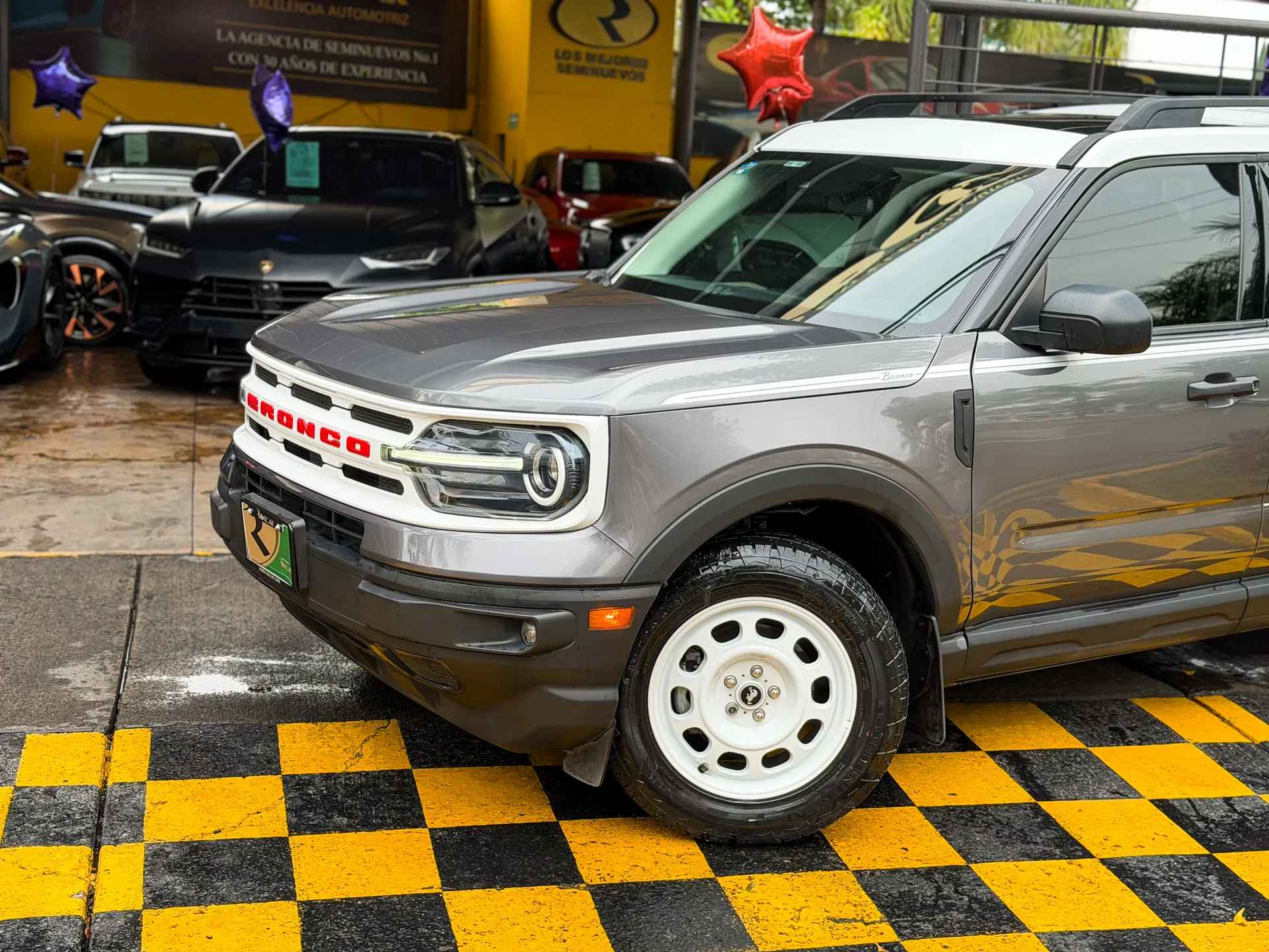 Car image 2