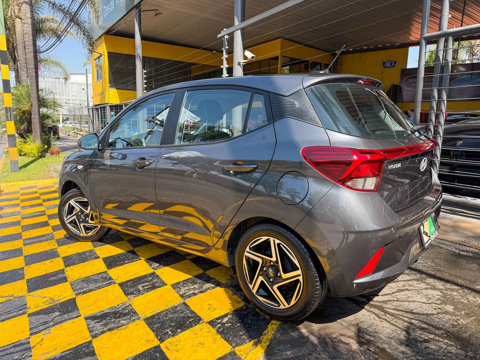 Car image 6