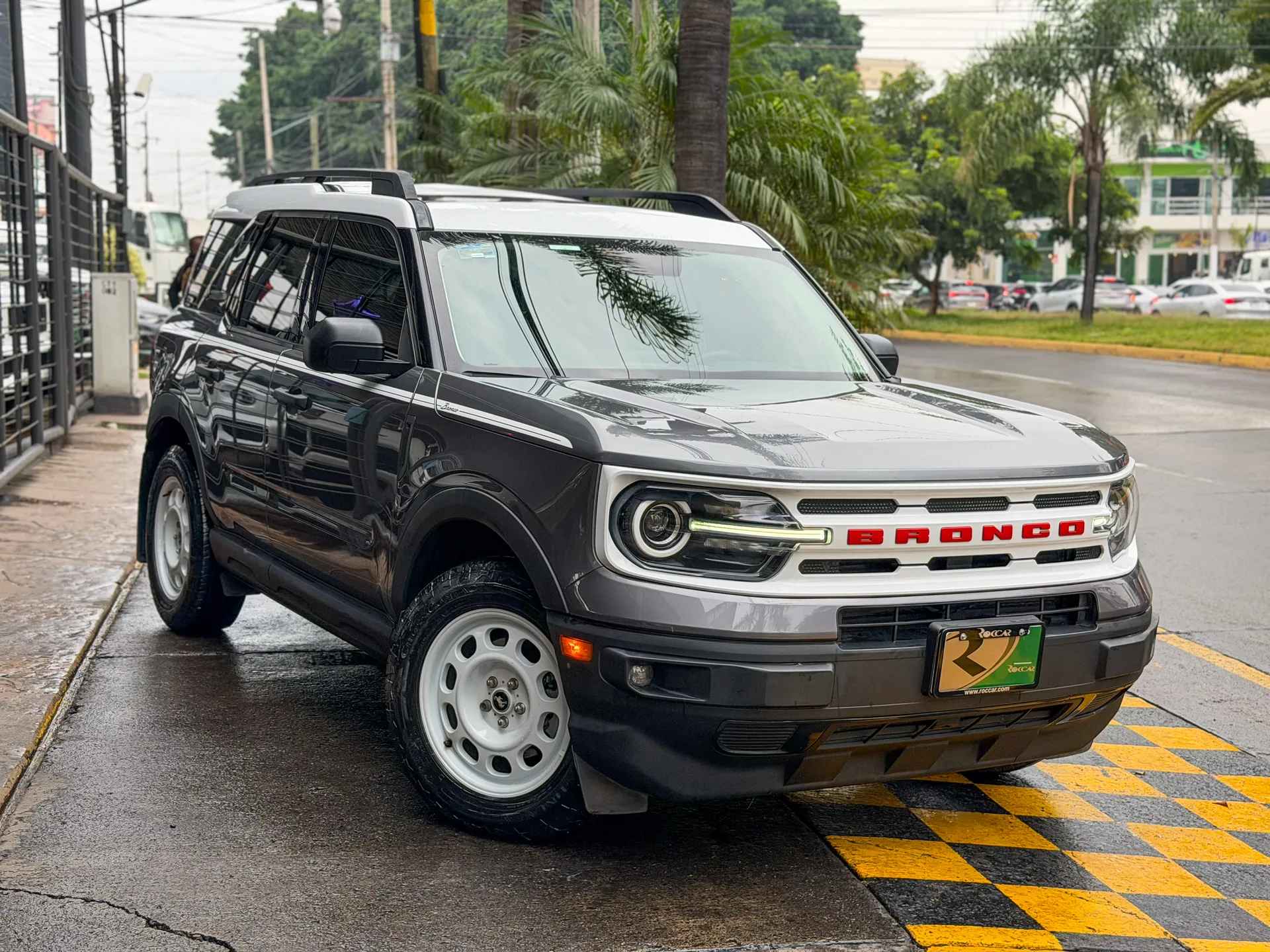 Car image 4