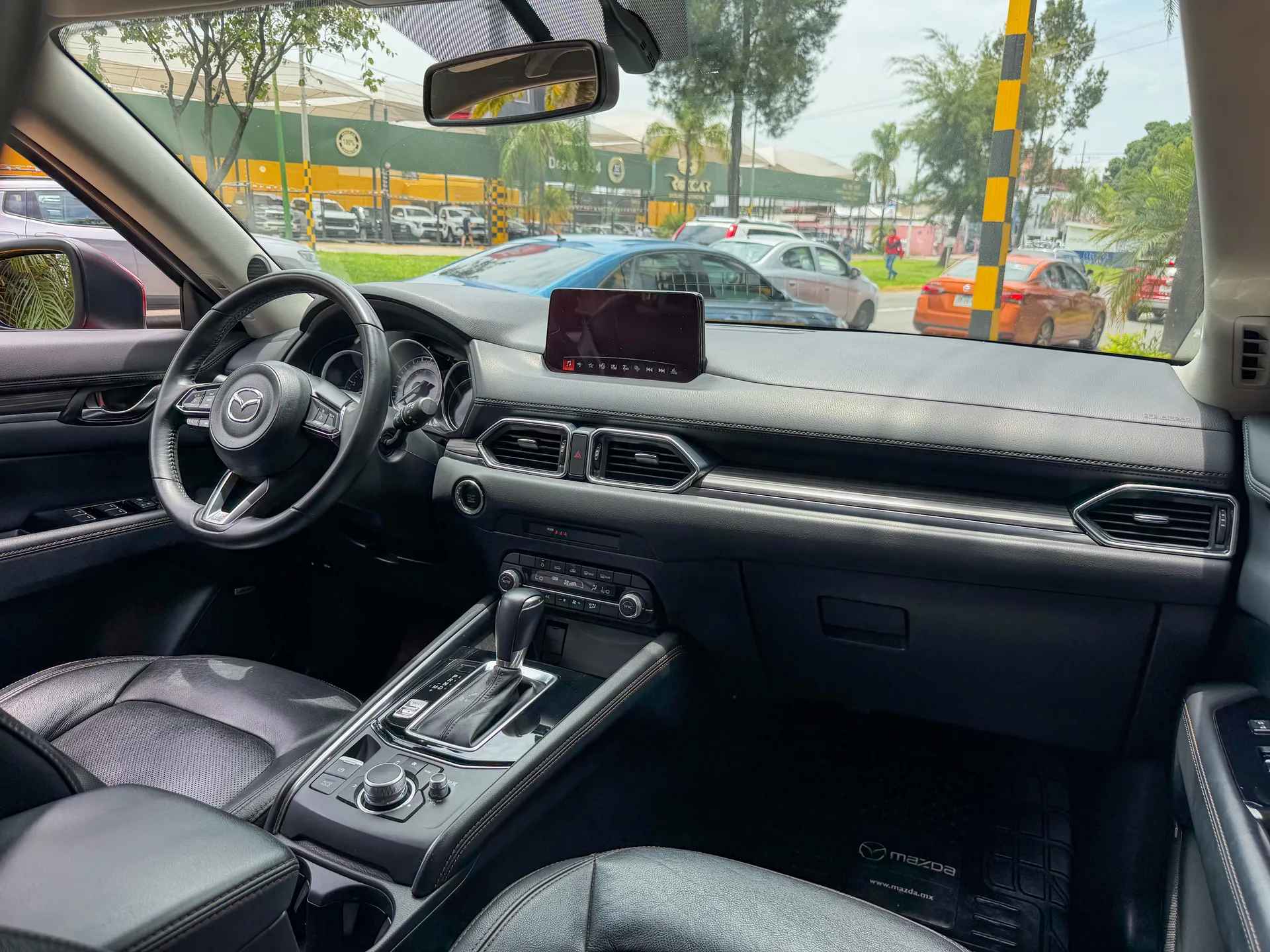 Car image 15