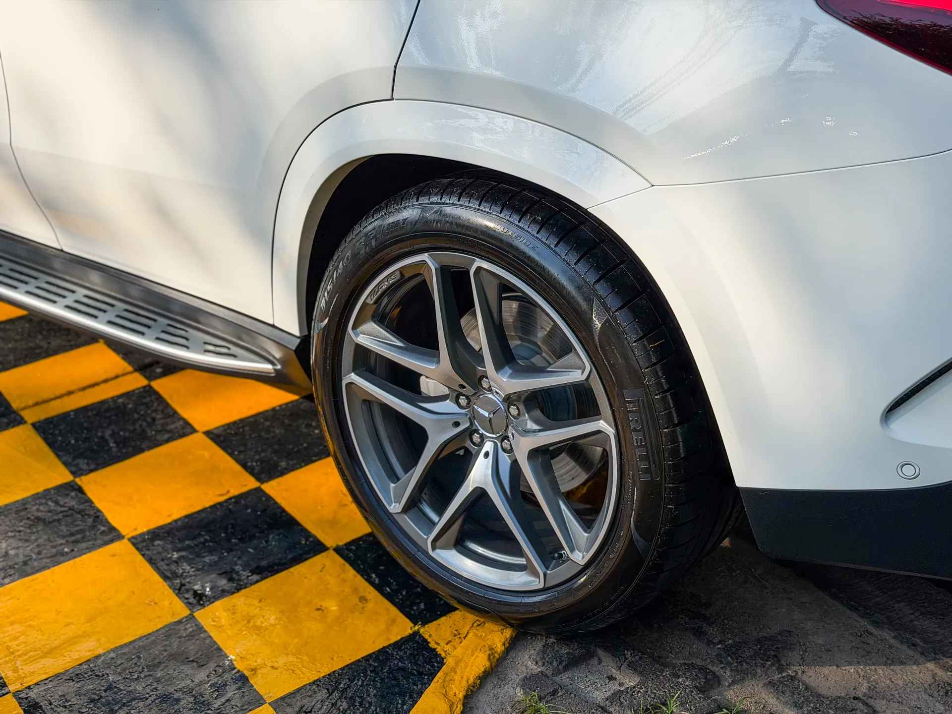 Car image 7