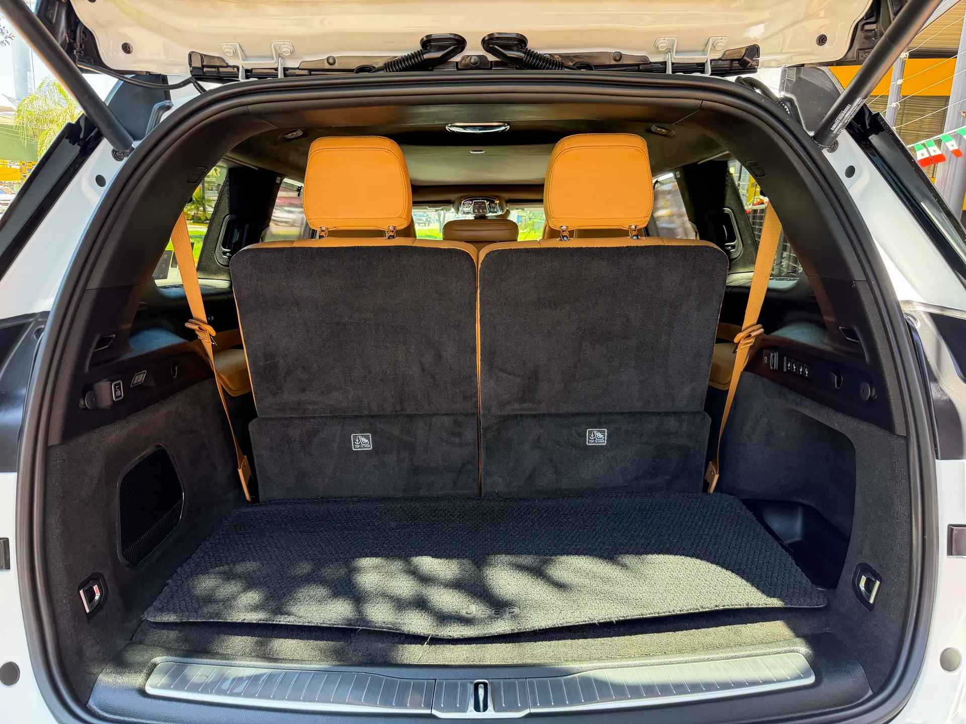 Car image 23