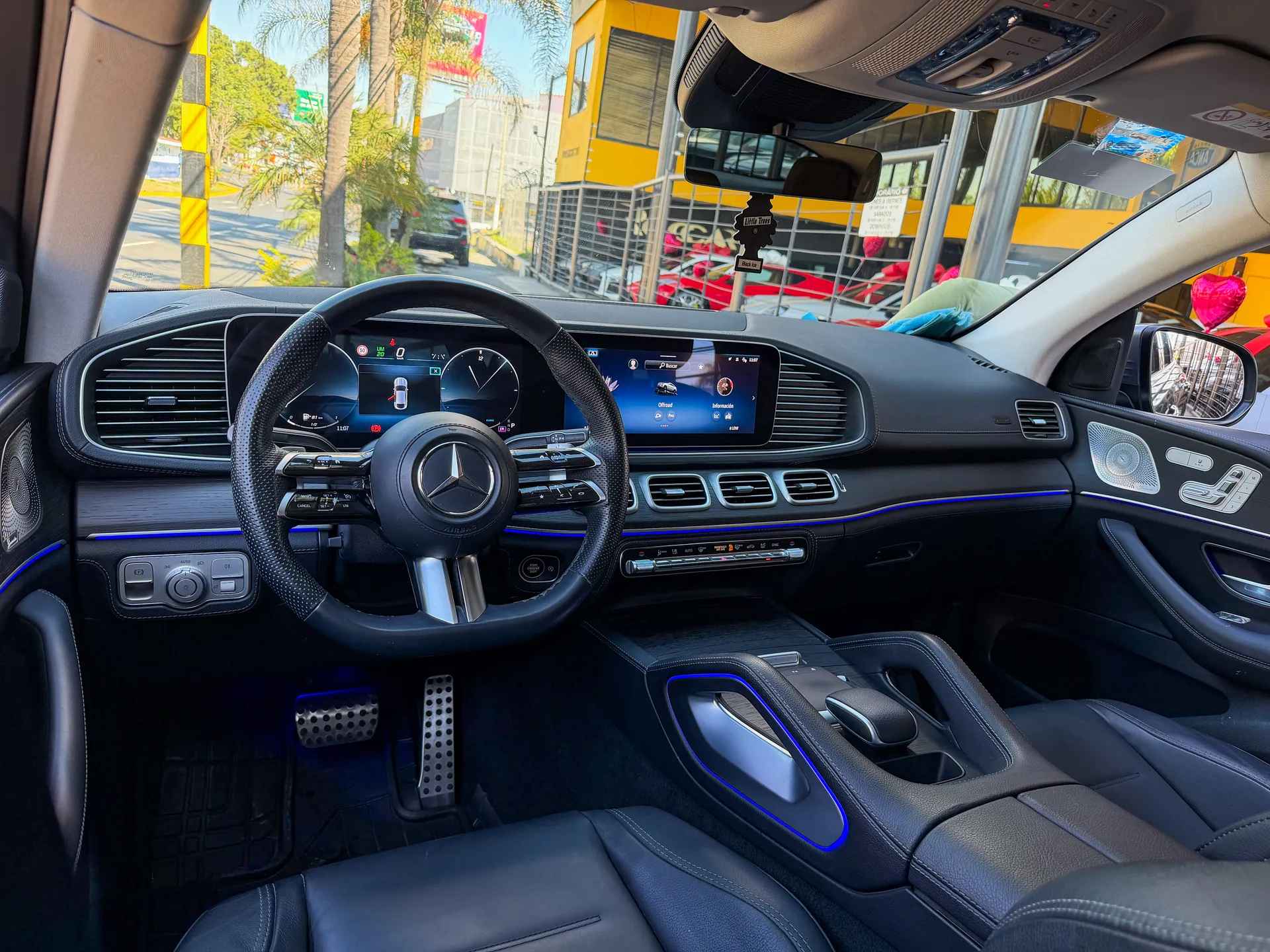 Car image 9