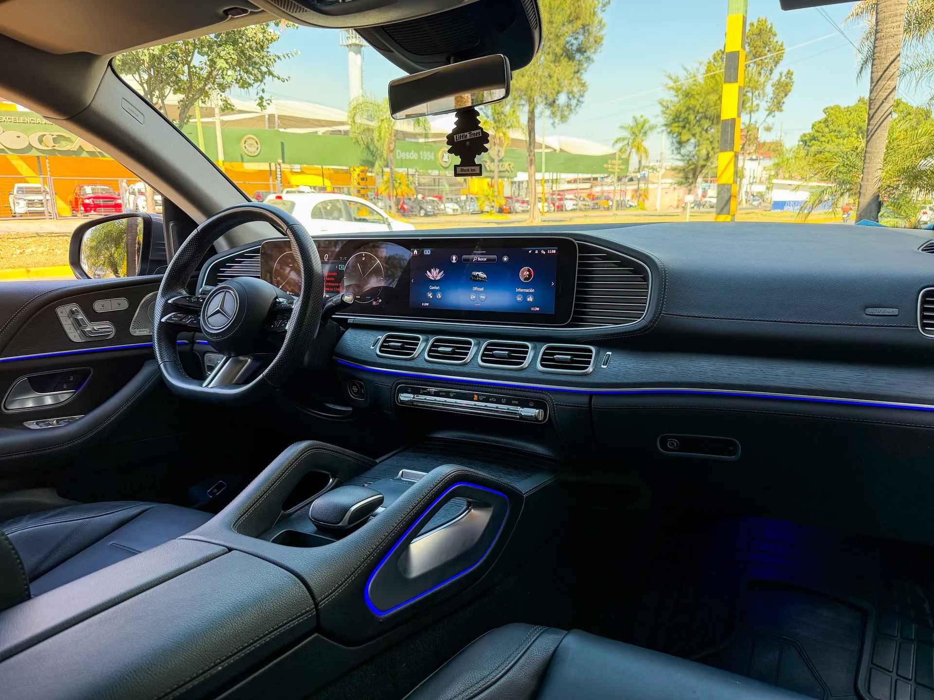 Car image 14