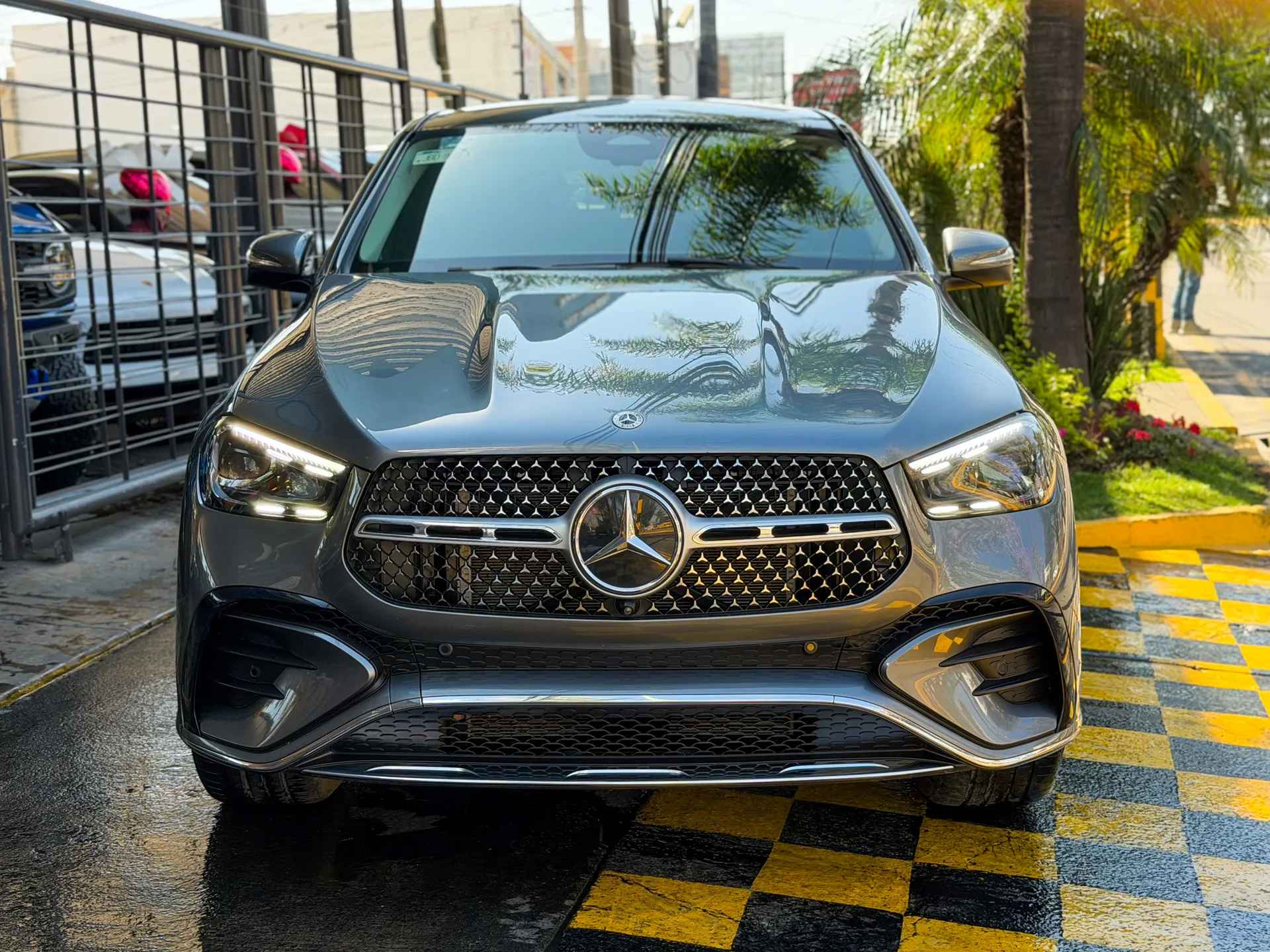 Car image 3