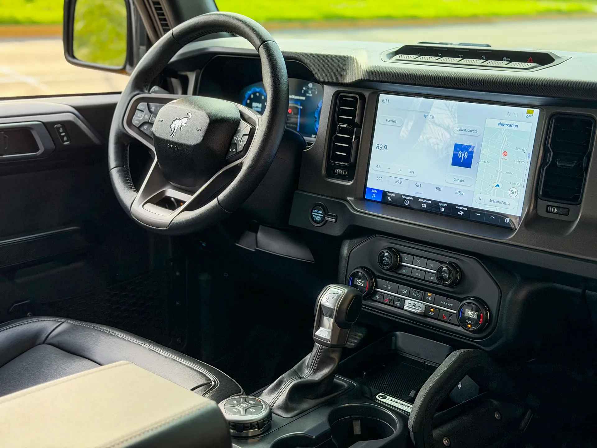 Car image 16