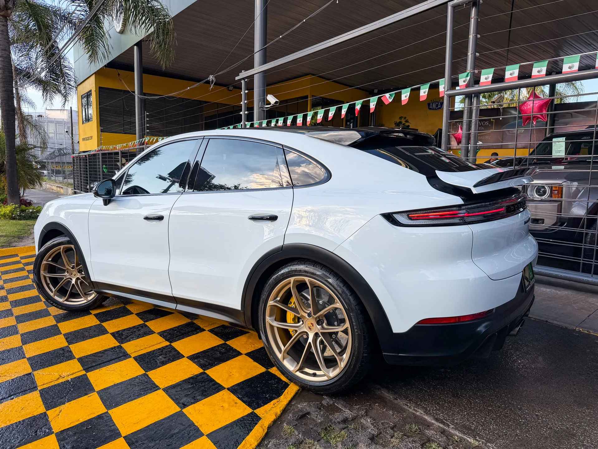Car image 7