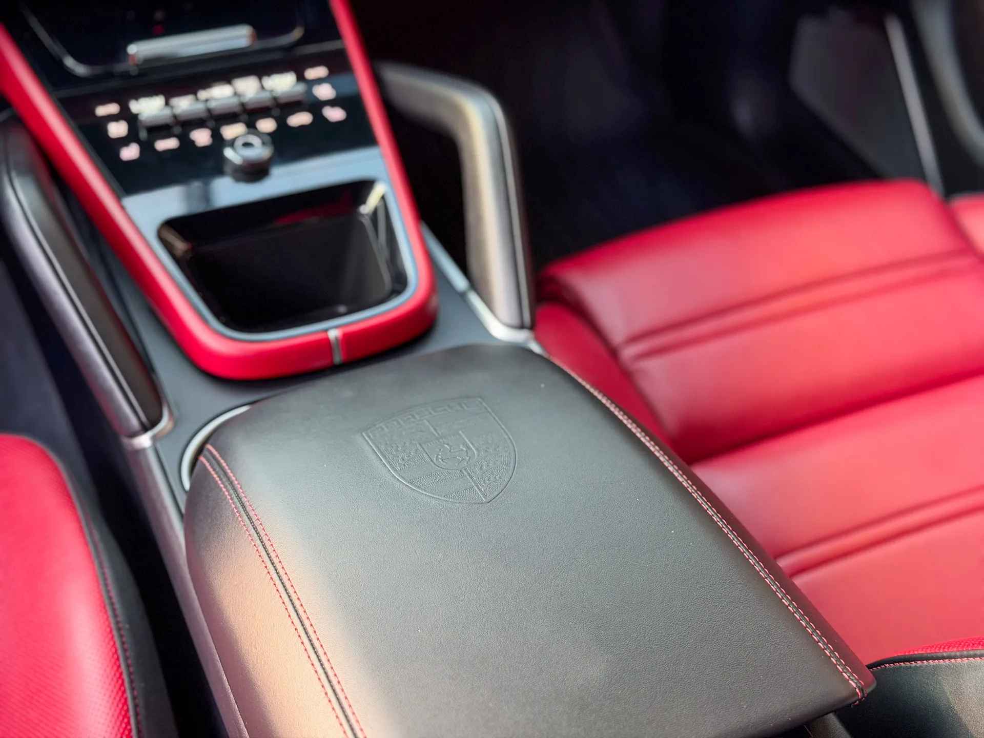 Car image 18