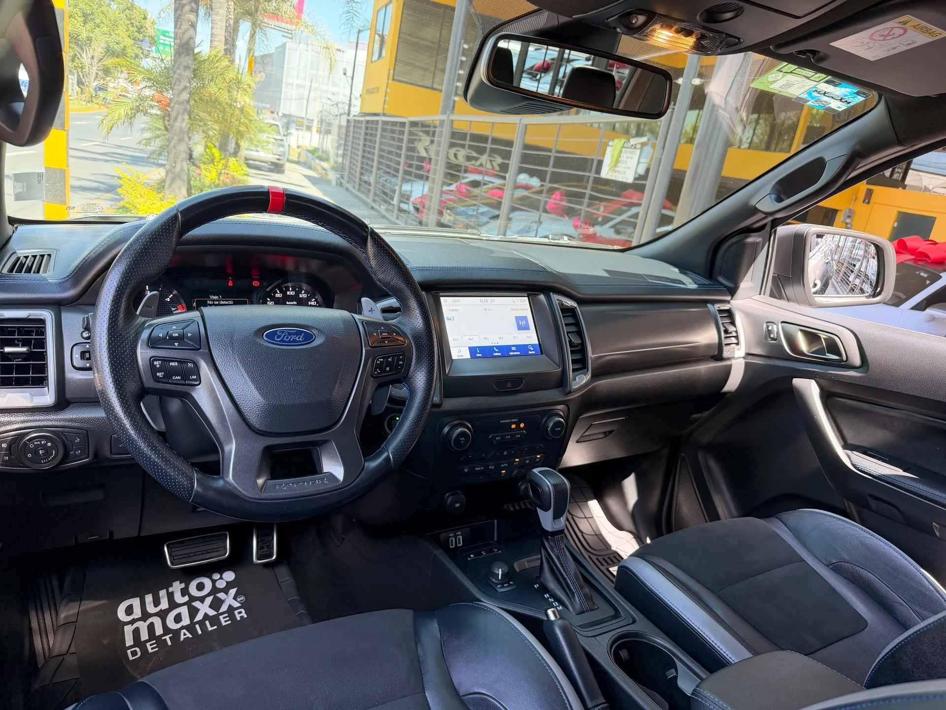 Car image 12
