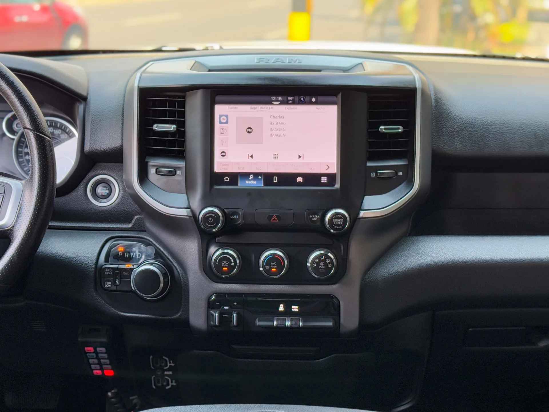 Car image 16
