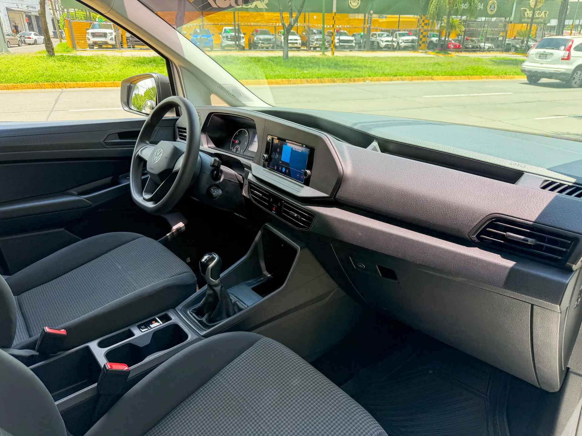 Car image 11