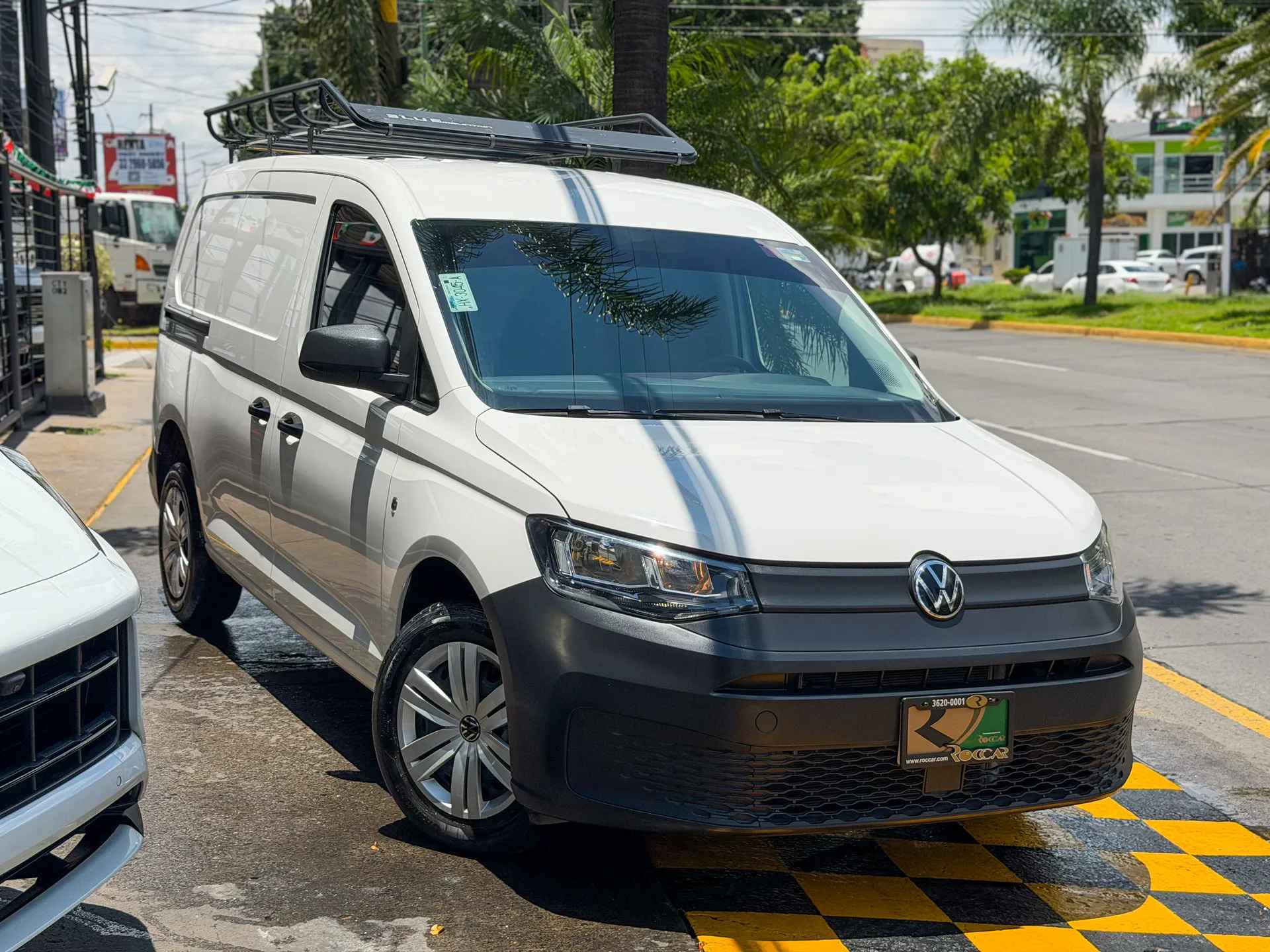 Car image 4
