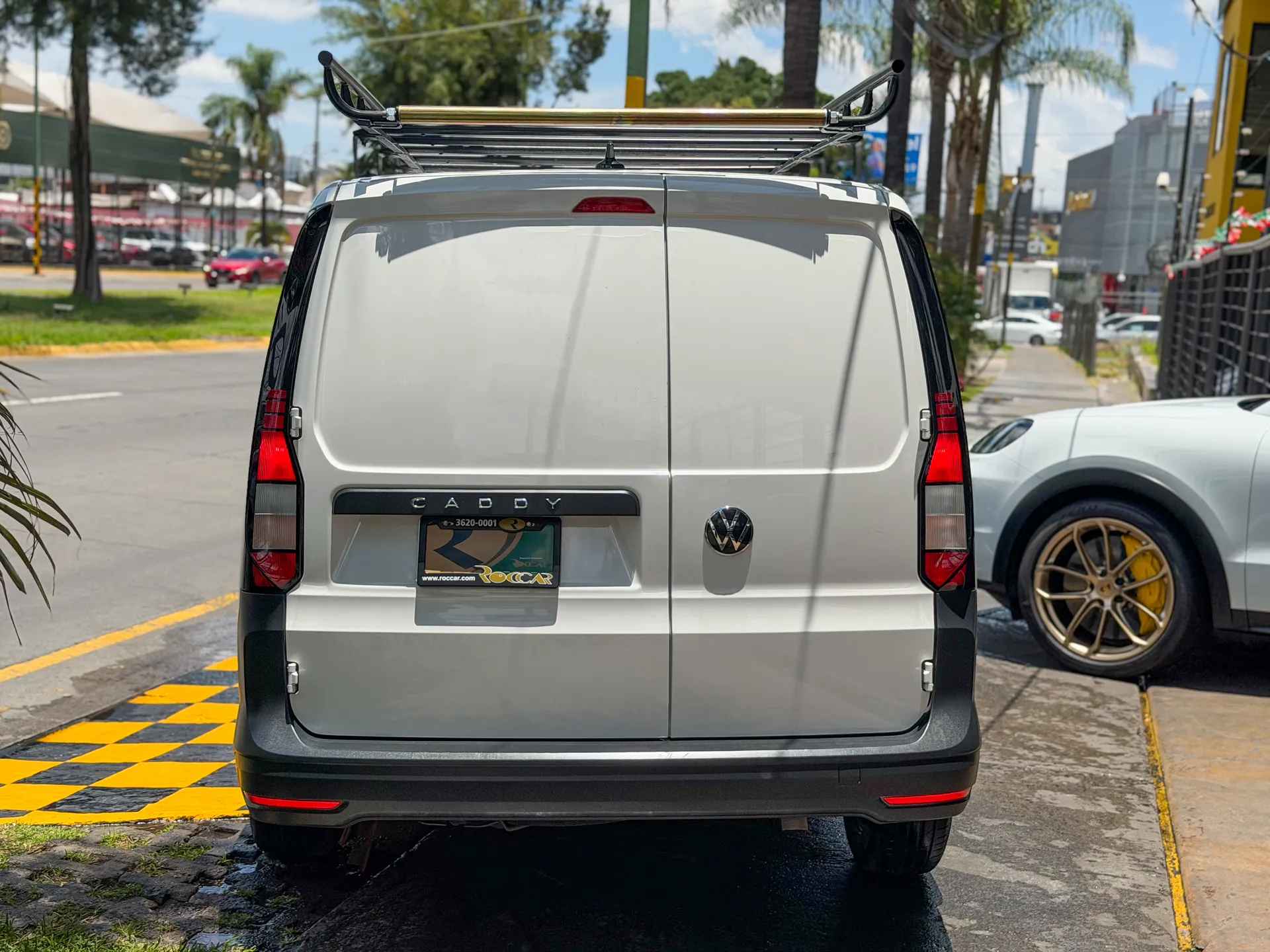 Car image 8